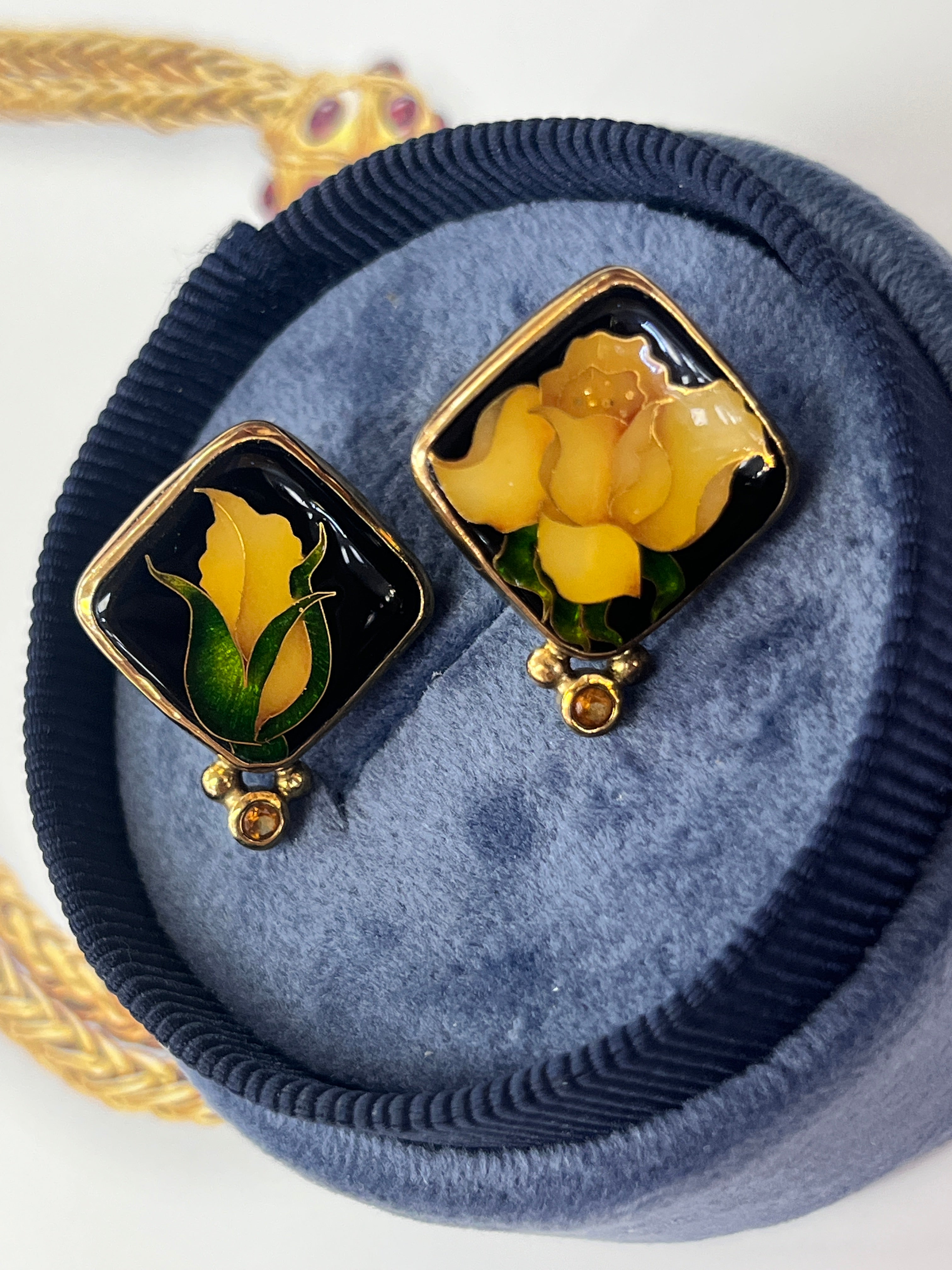 Vintage Cloisonné Open & Close Rose 18K Gold & Sterling Silver Studs Earrings.