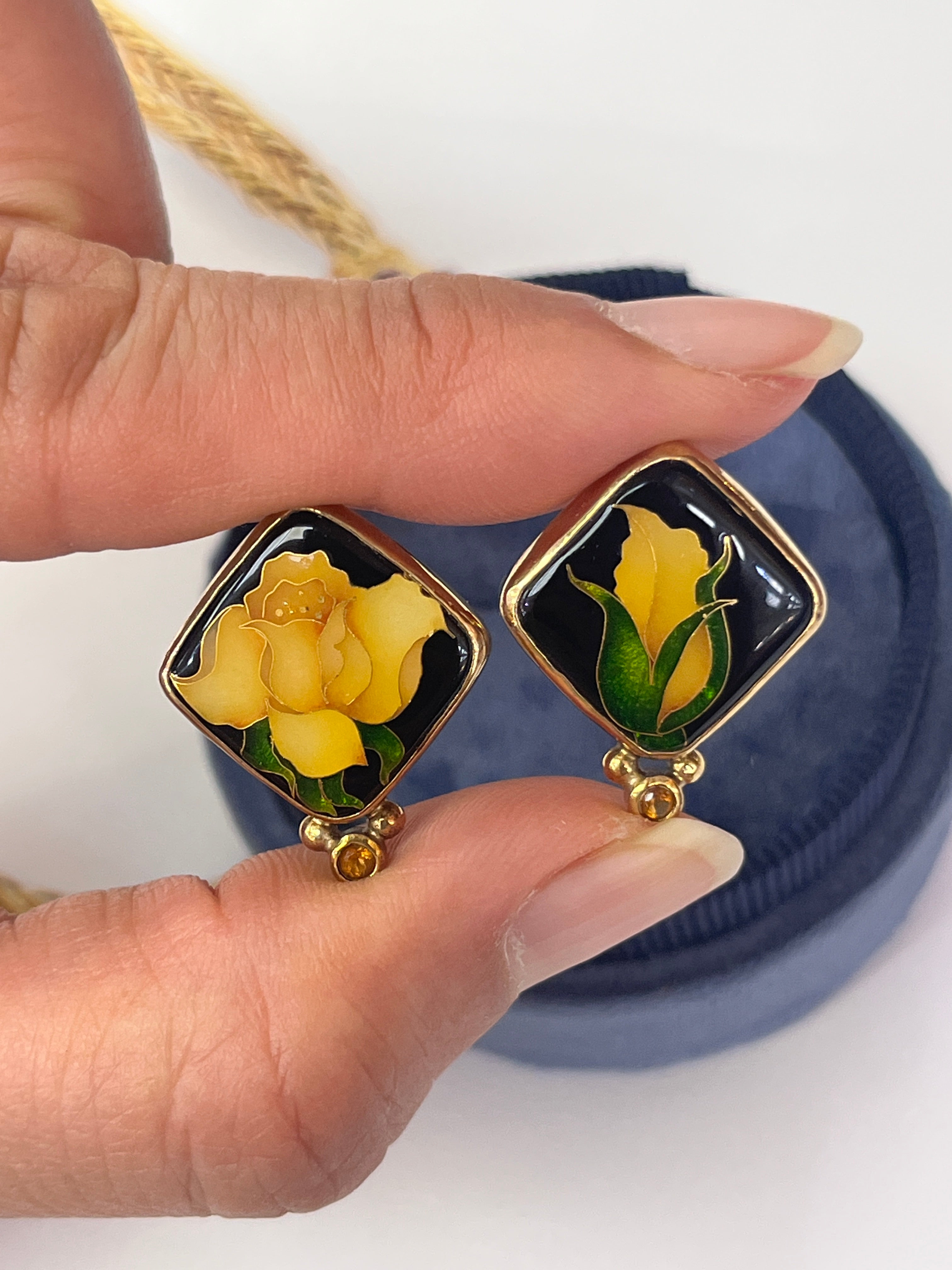 Vintage Cloisonné Open & Close Rose 18K Gold & Sterling Silver Studs Earrings.