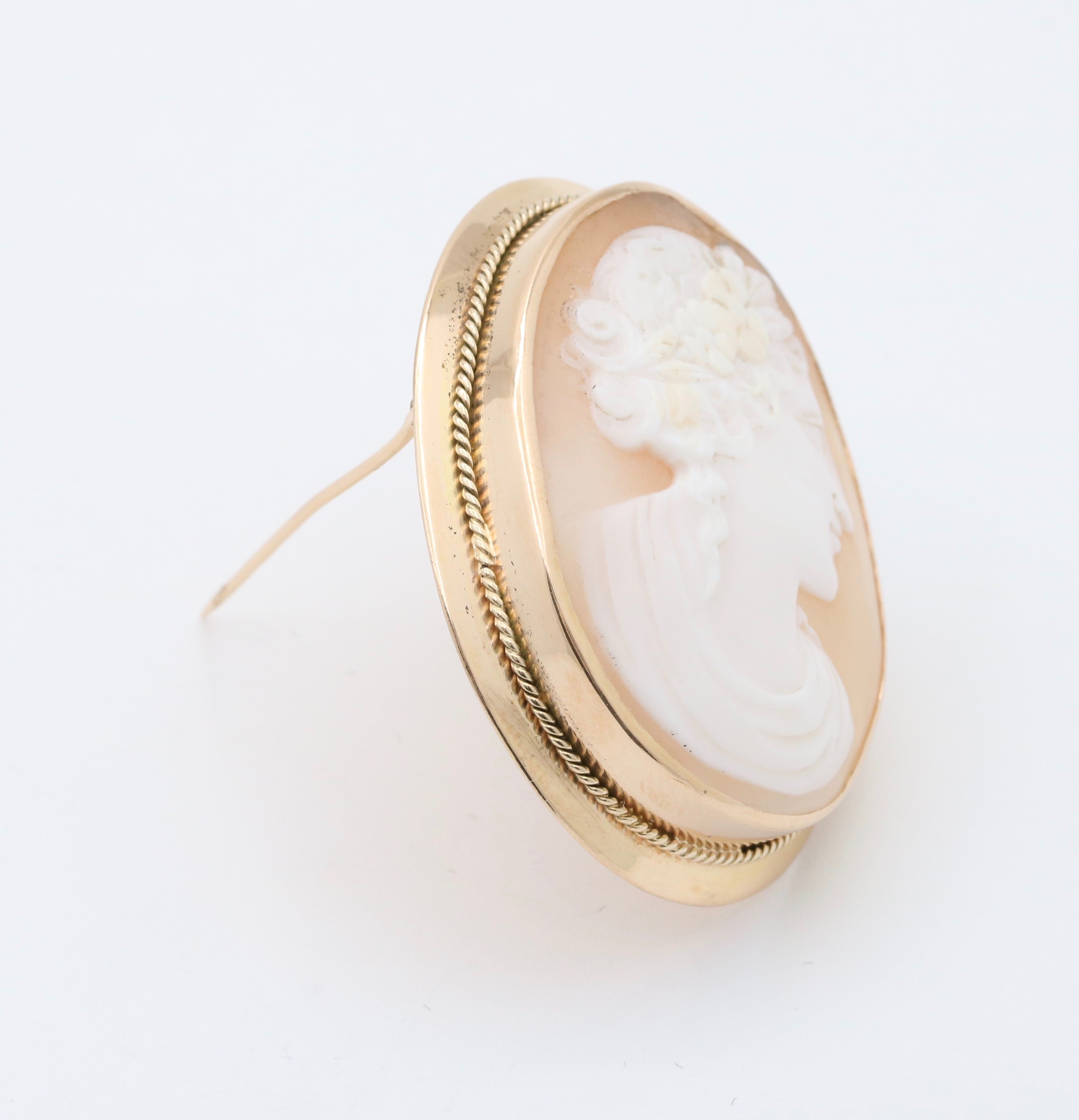 Vintage 14K Yellow Gold Woman’s Portrait Cameo Brooch