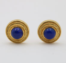 Load image into Gallery viewer, Vintage 18K Yellow Gold Lapis Lazuli Clip Earrings.
