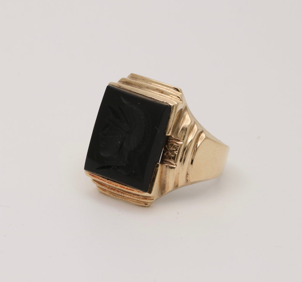 Vintage 10K Yellow Gold Carved Onyx Signet Ring