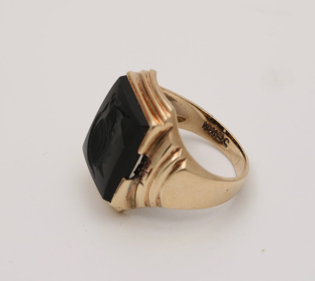 Vintage 10K Yellow Gold Carved Onyx Signet Ring