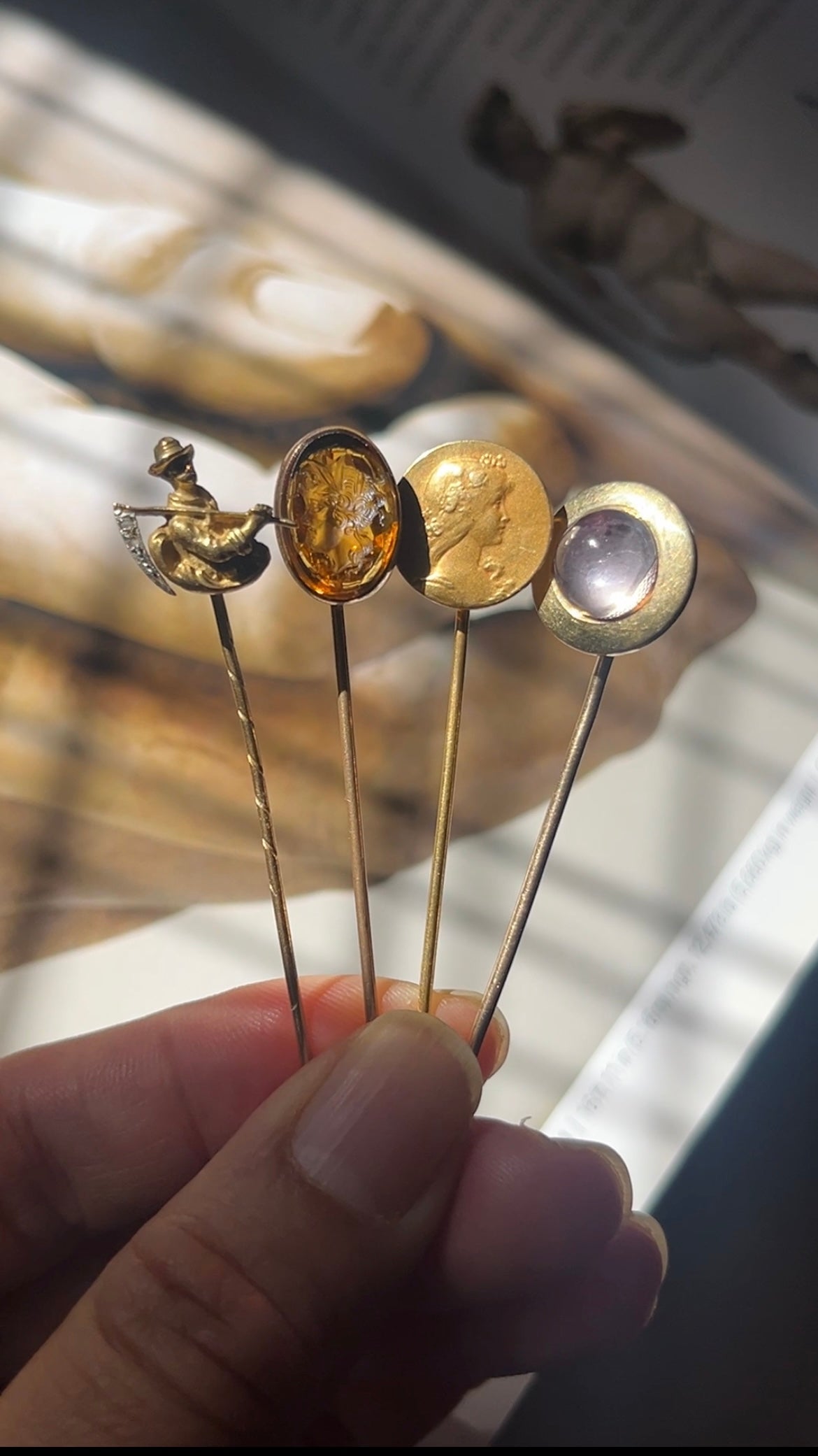 Antique 9K Yellow Gold Intaglio Carnelian Stick Pin