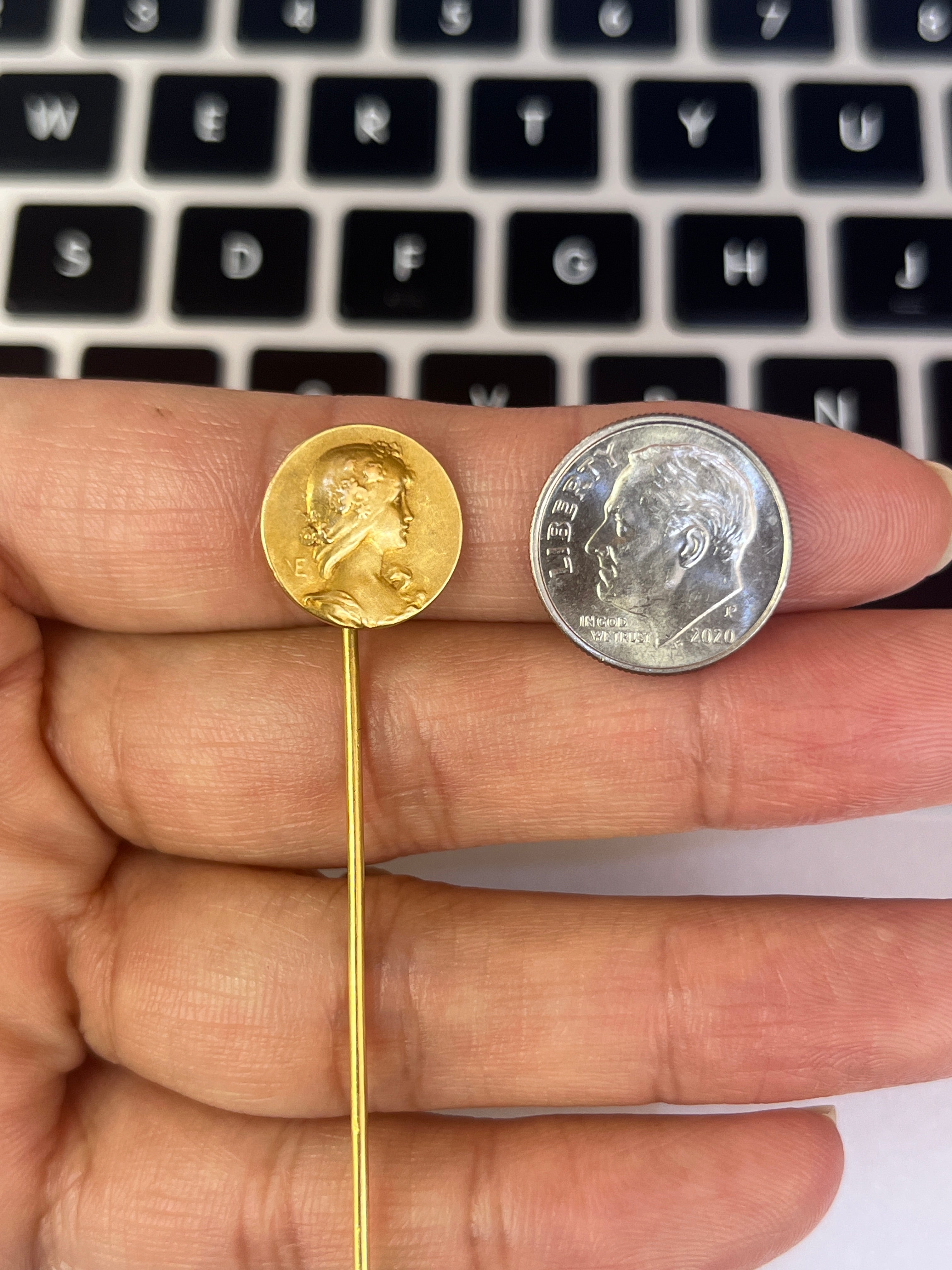 Art Nouveau French Imported 18K Yellow Gold Stick Pin