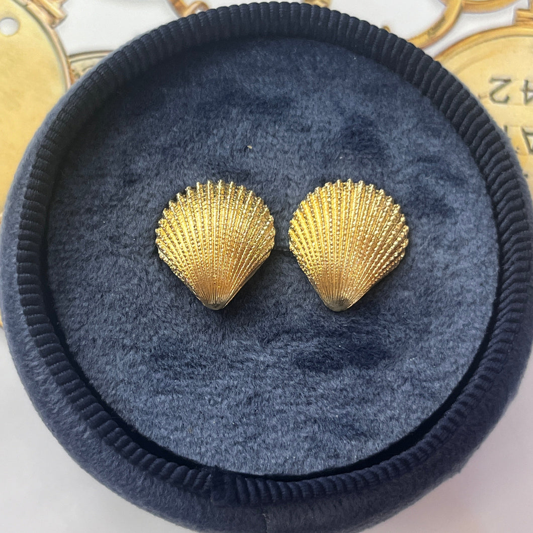 Vintage Tiffany & Co 14K Yellow Gold Shell Studs