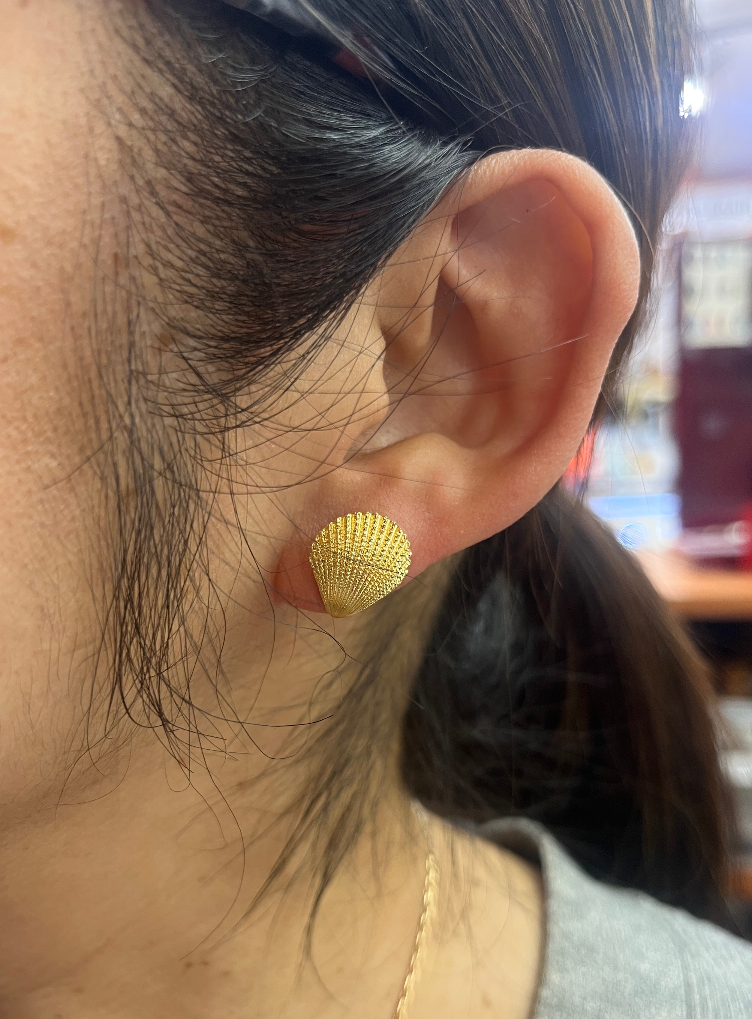 Vintage Tiffany & Co 14K Yellow Gold Shell Studs