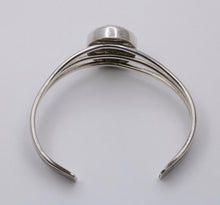 Load image into Gallery viewer, Vintage Mexico Sterling Silver Maclackit Bangle
