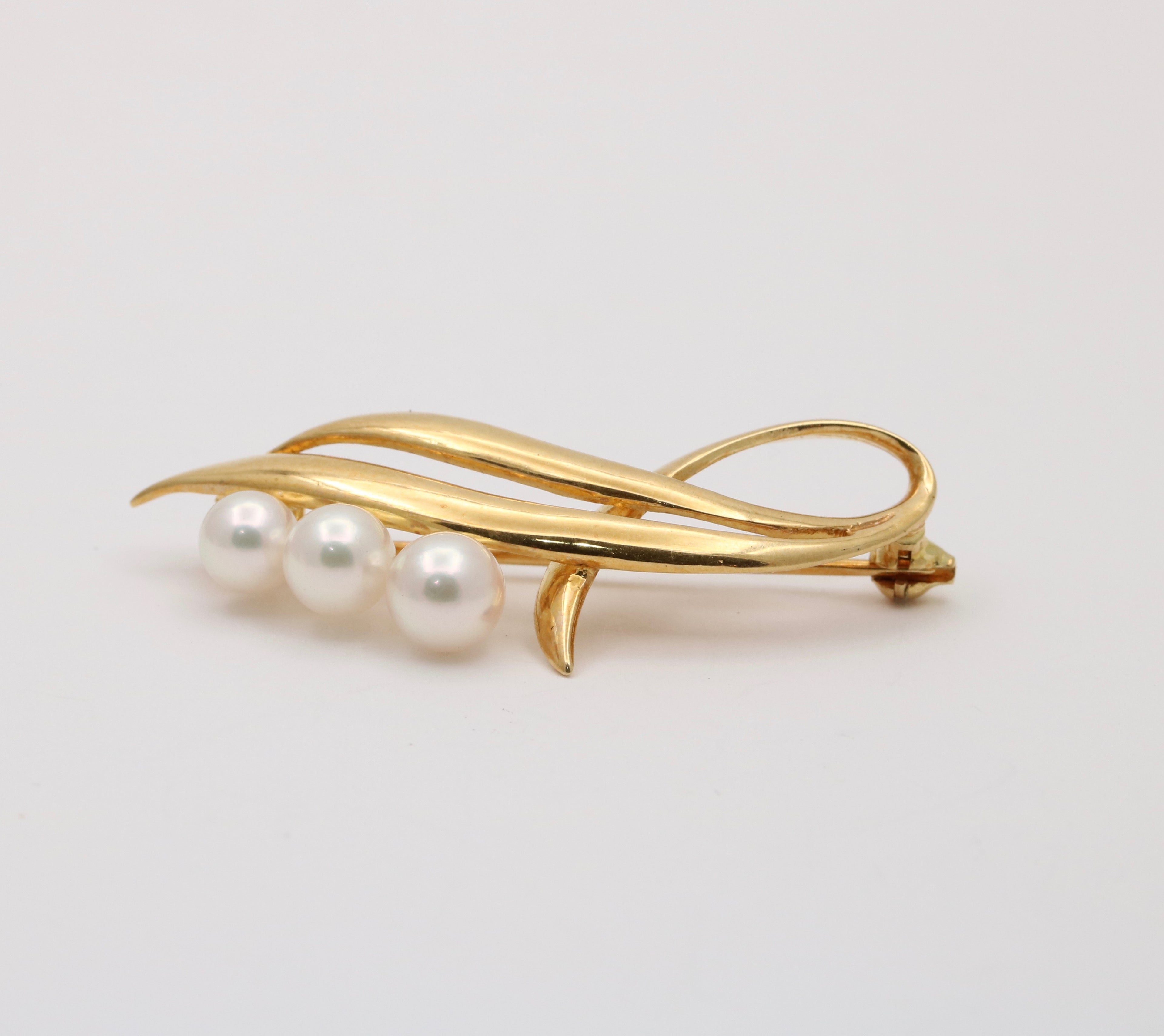 Vintage 18K Yellow Gold  Mikimoto Cultured Pearl Brooch
