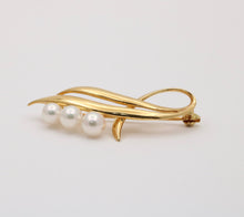 Load image into Gallery viewer, Vintage 18K Yellow Gold  Mikimoto Cultured Pearl Brooch
