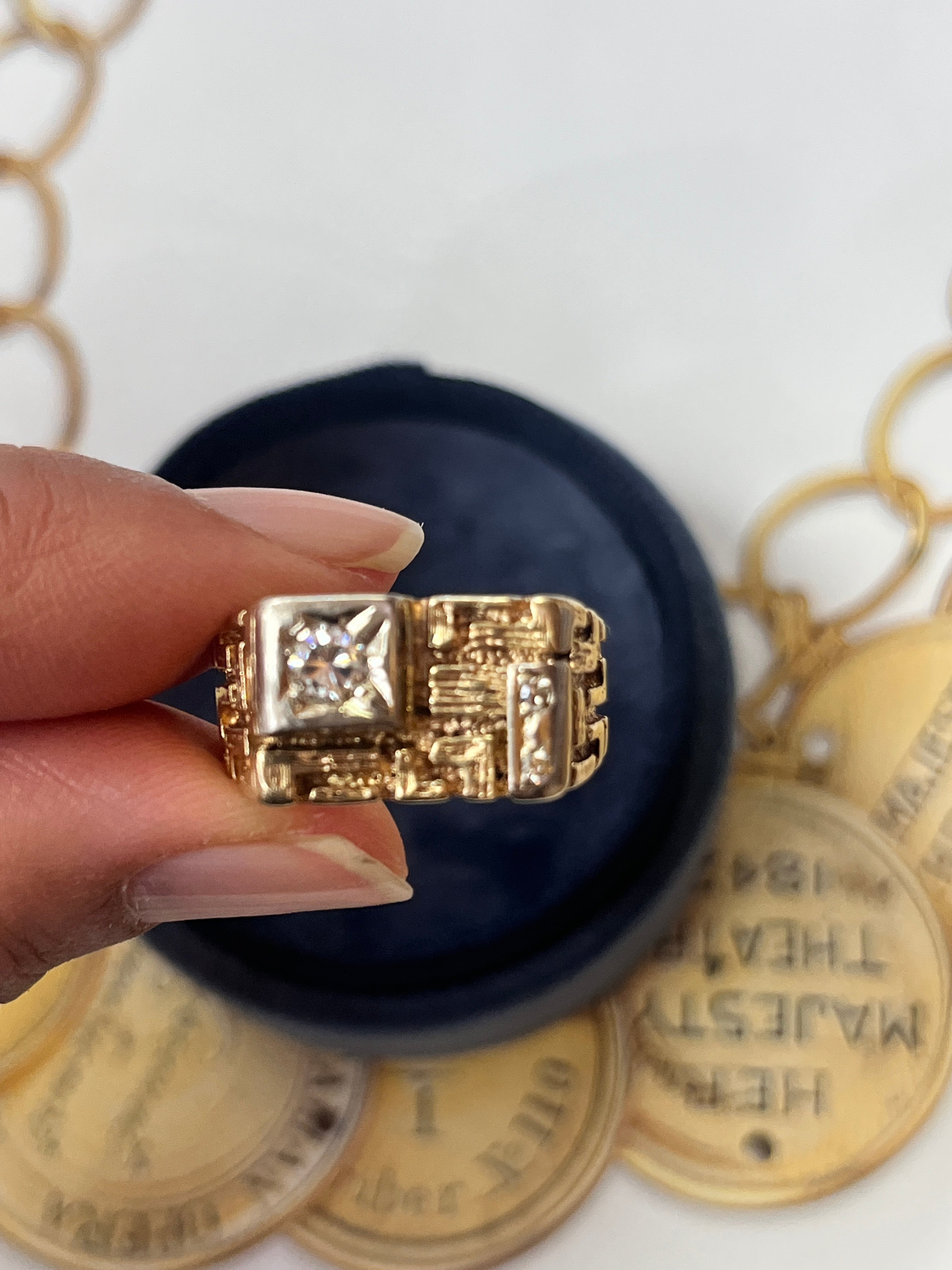 Vintage 14K Yellow Gold Brick Wall Diamond Band