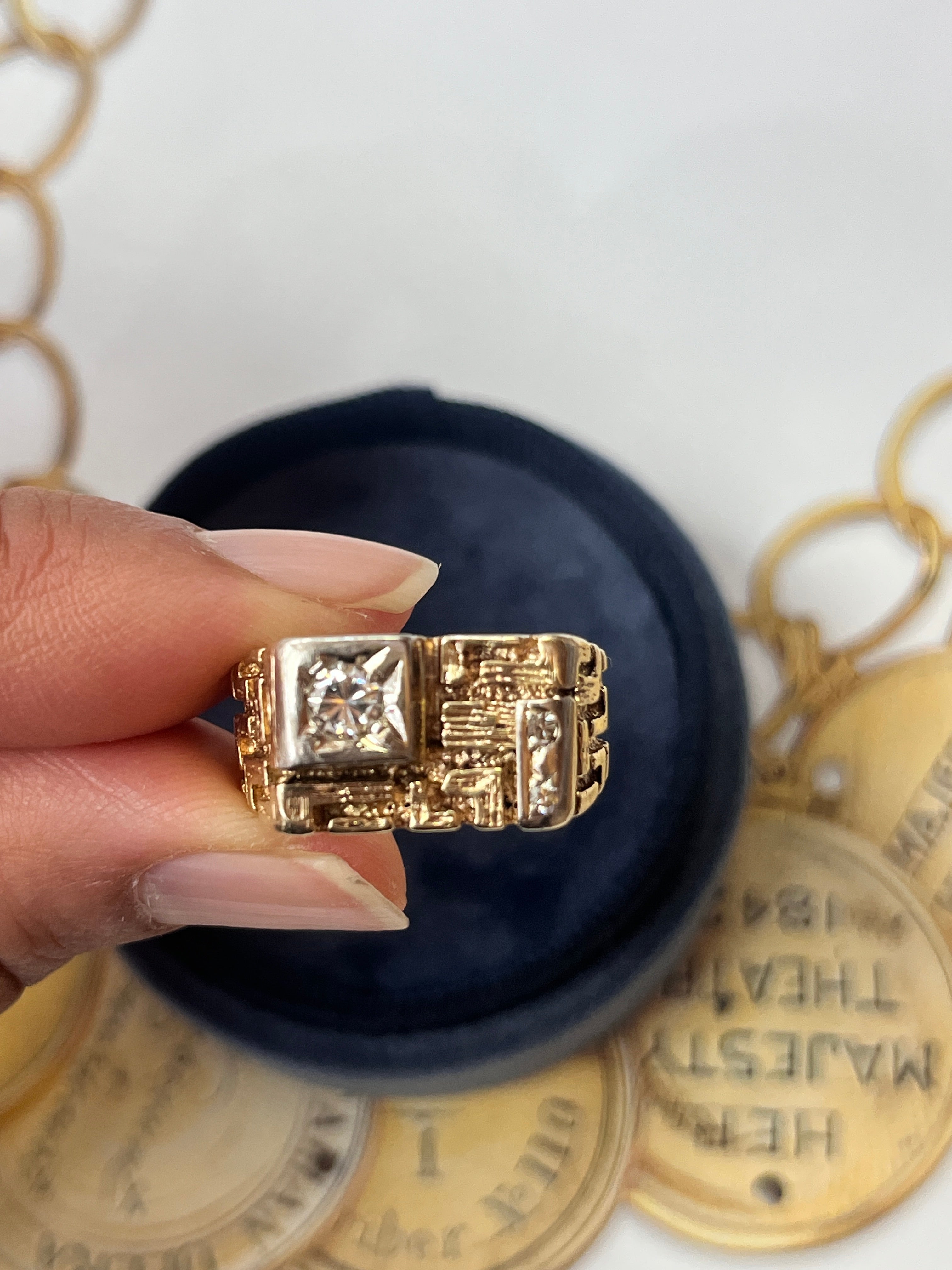Vintage 14K Yellow Gold Brick Wall Diamond Band