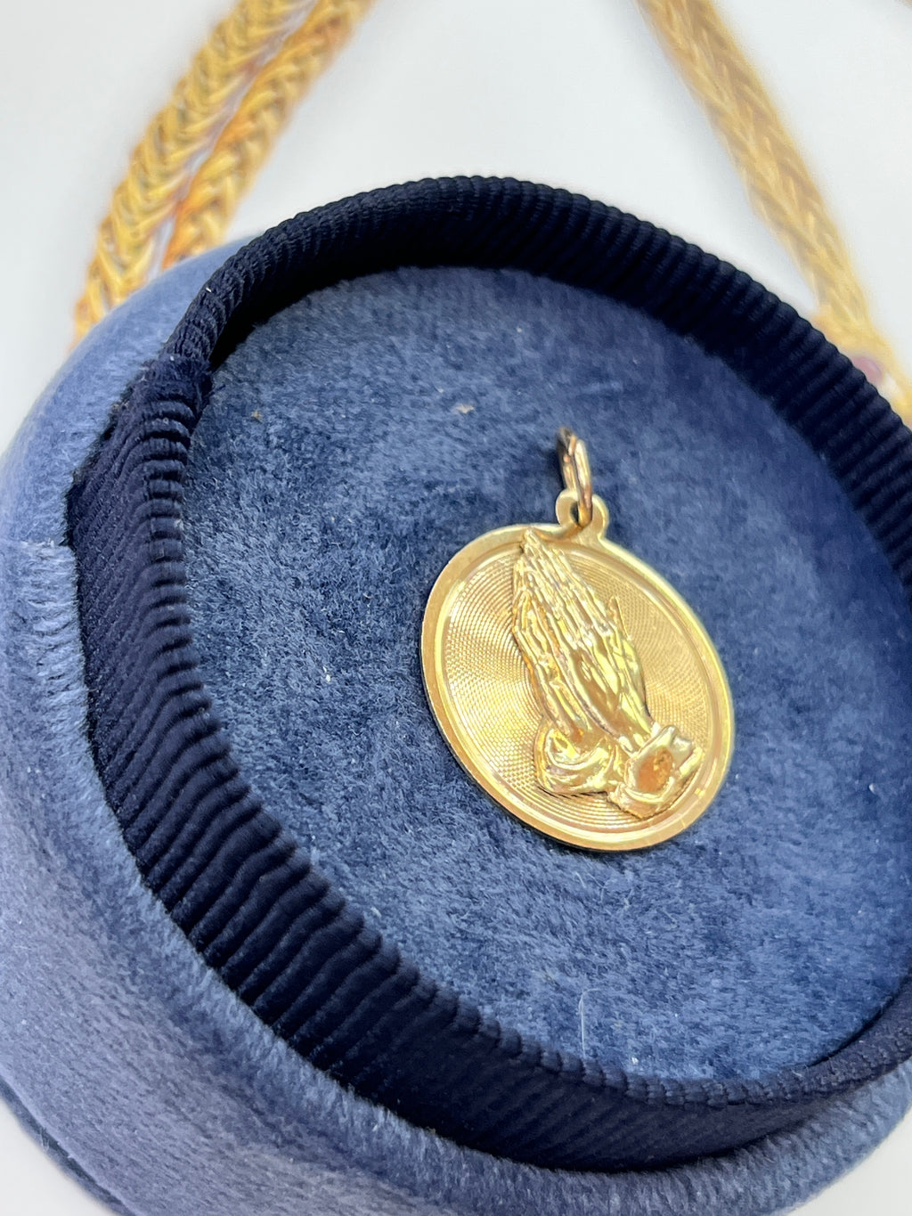 Vintage 14K Yellow Gold  Praying Hand Charm Pendant