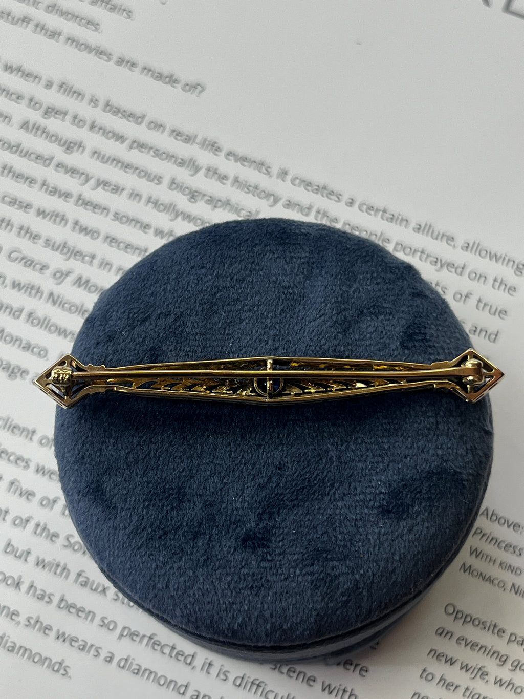 Art Deco Krementz 14K White & Yellow Gold Sapphire Filigree Bar Pin