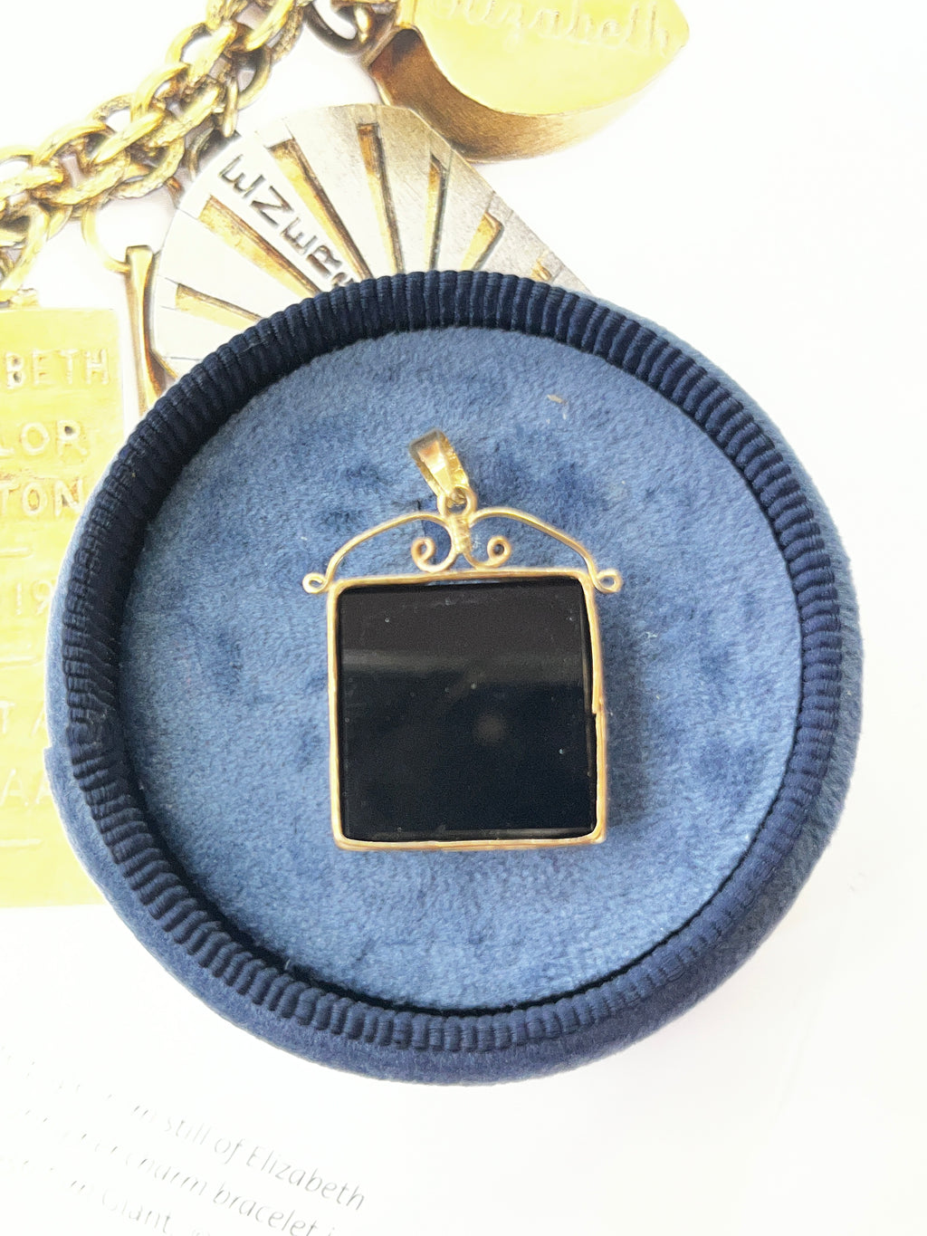 Vintage Intaglio Carved Carnelian 14K Yellow Gold Pendant
