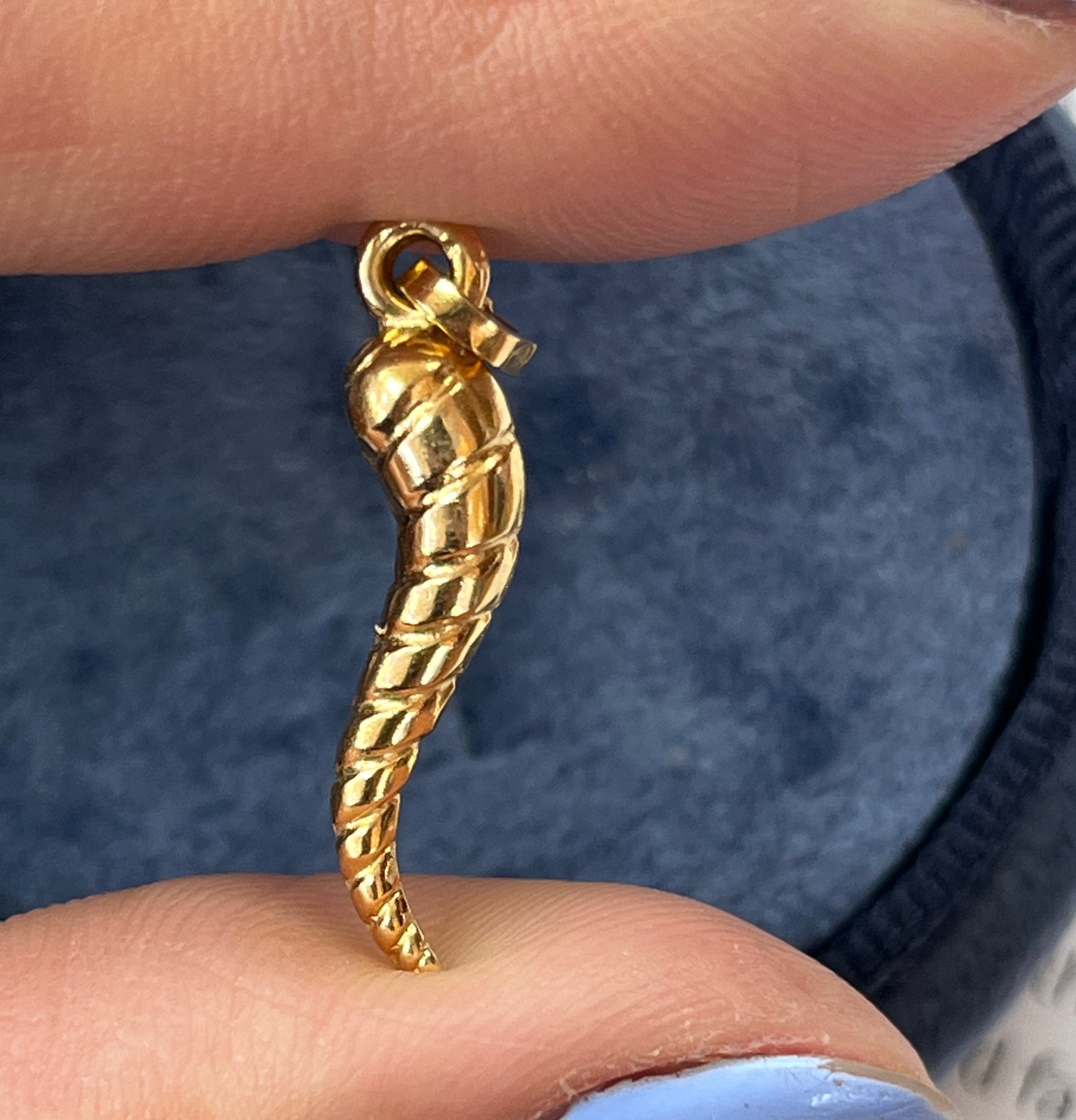 Vintage 18K Yellow Gold Twist Italian Horn Charm