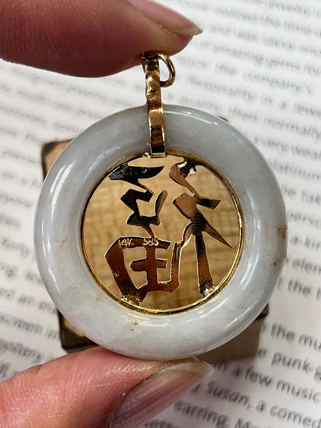 Vintage 14K Yellow Gold Chinese Letter  “Happiness” Jade Circle Pendant