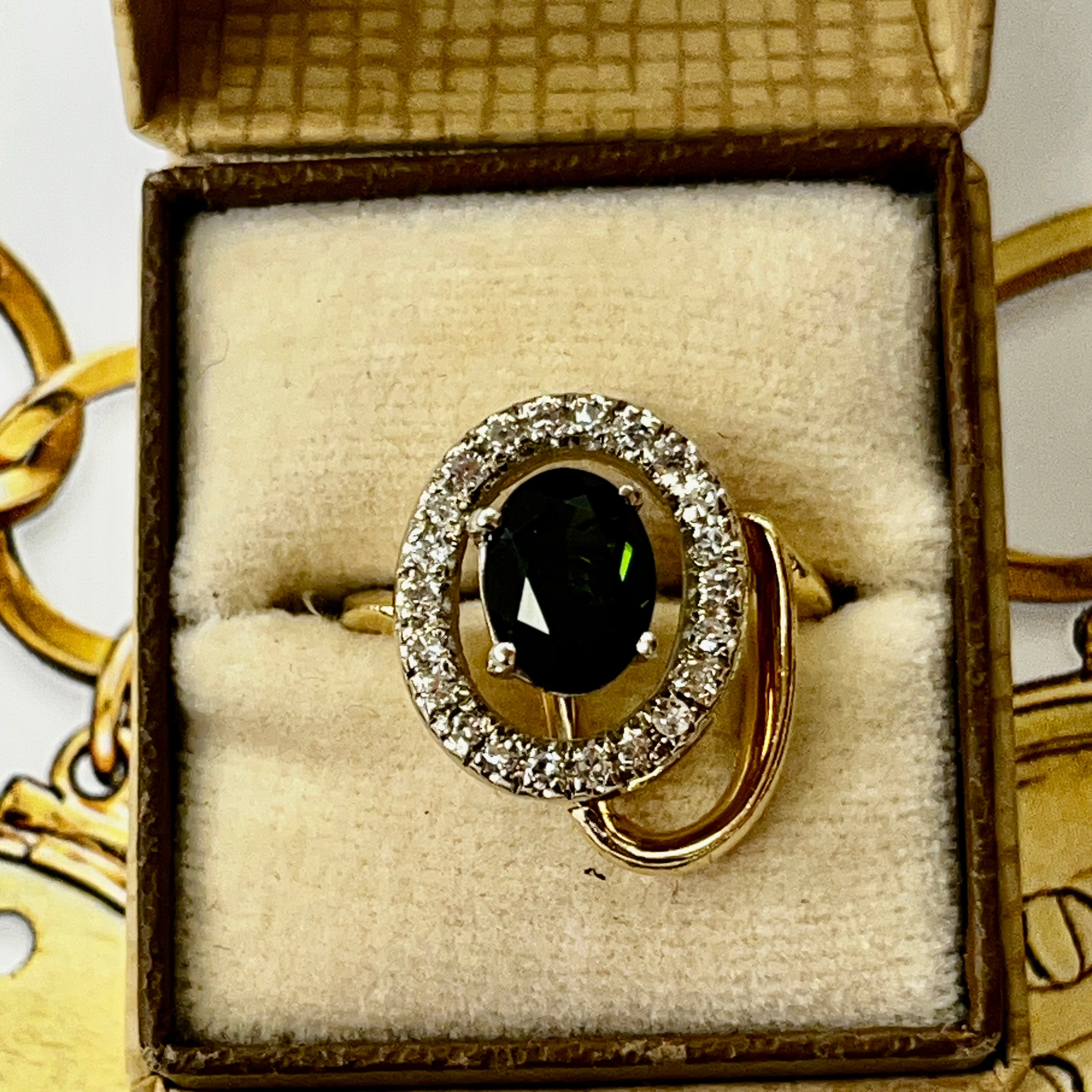 Vintage 14K Yellow Gold Green Tourmaline Diamonds Ring