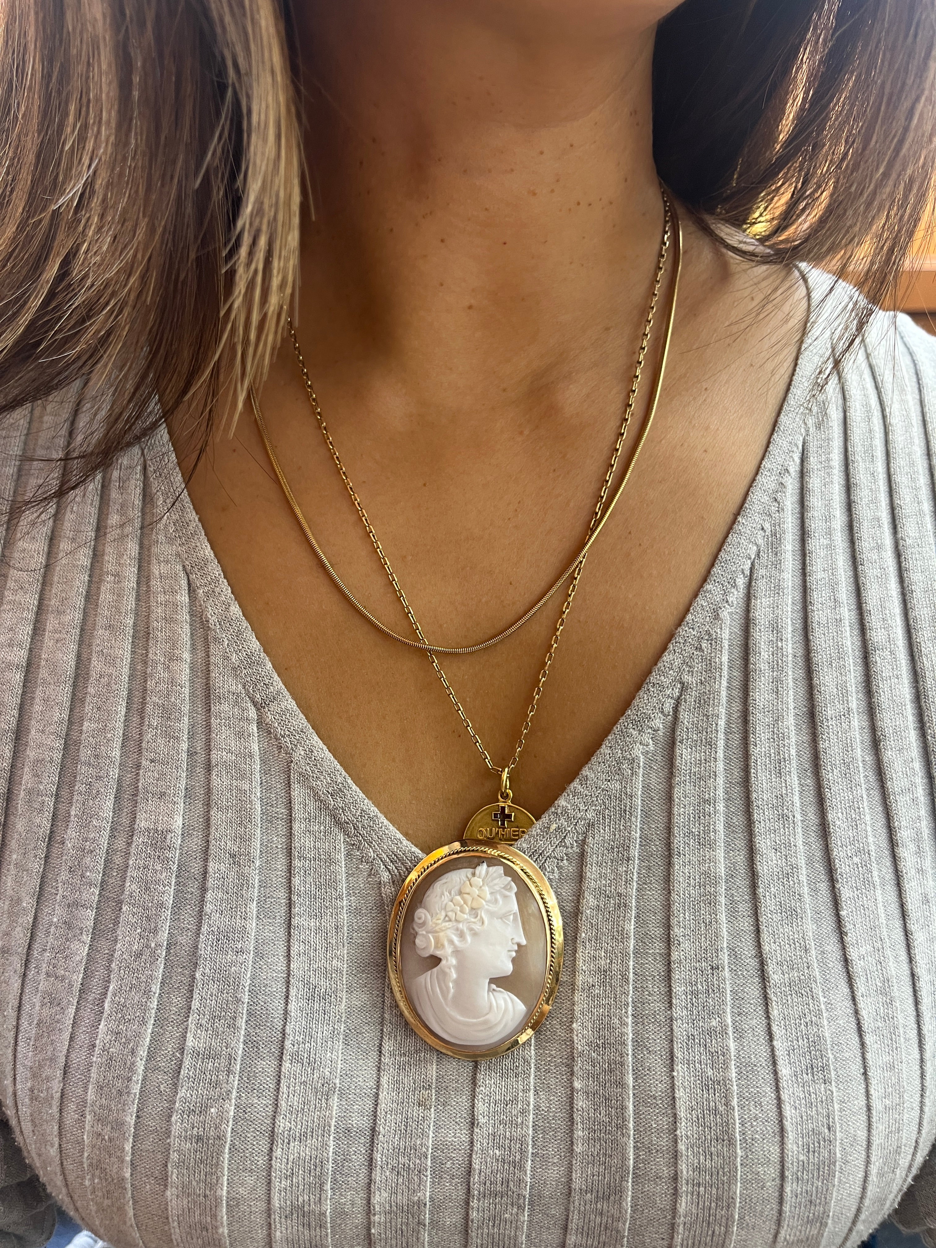 Vintage 14K Yellow Gold Woman’s Portrait Cameo Brooch