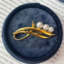 Load image into Gallery viewer, Vintage 18K Yellow Gold  Mikimoto Cultured Pearl Brooch
