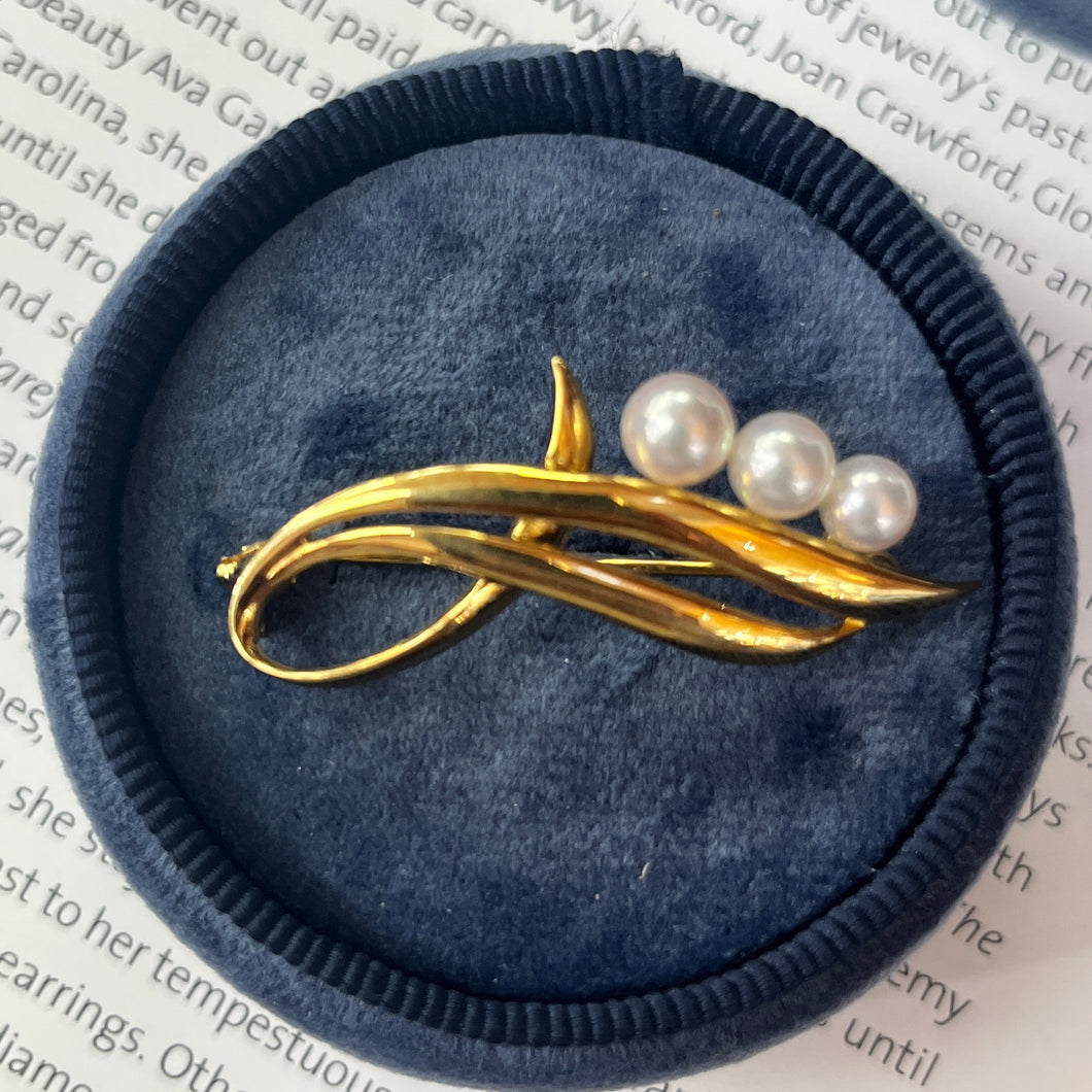 Vintage 18K Yellow Gold  Mikimoto Cultured Pearl Brooch