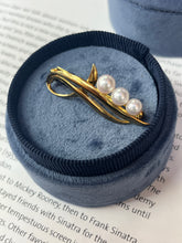 Load image into Gallery viewer, Vintage 18K Yellow Gold  Mikimoto Cultured Pearl Brooch
