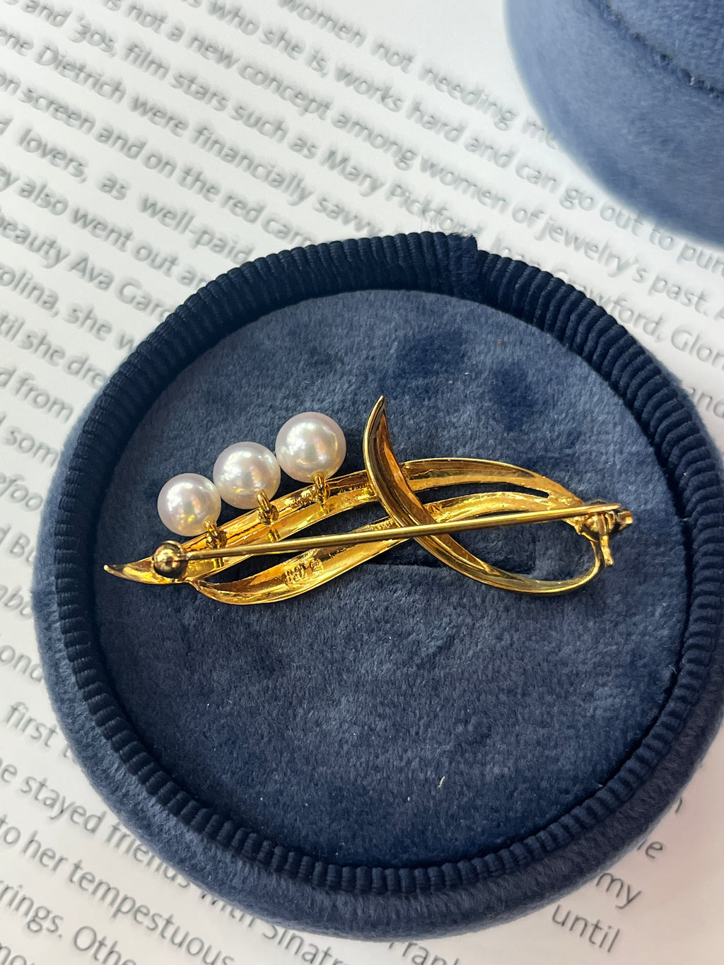 Vintage 18K Yellow Gold  Mikimoto Cultured Pearl Brooch