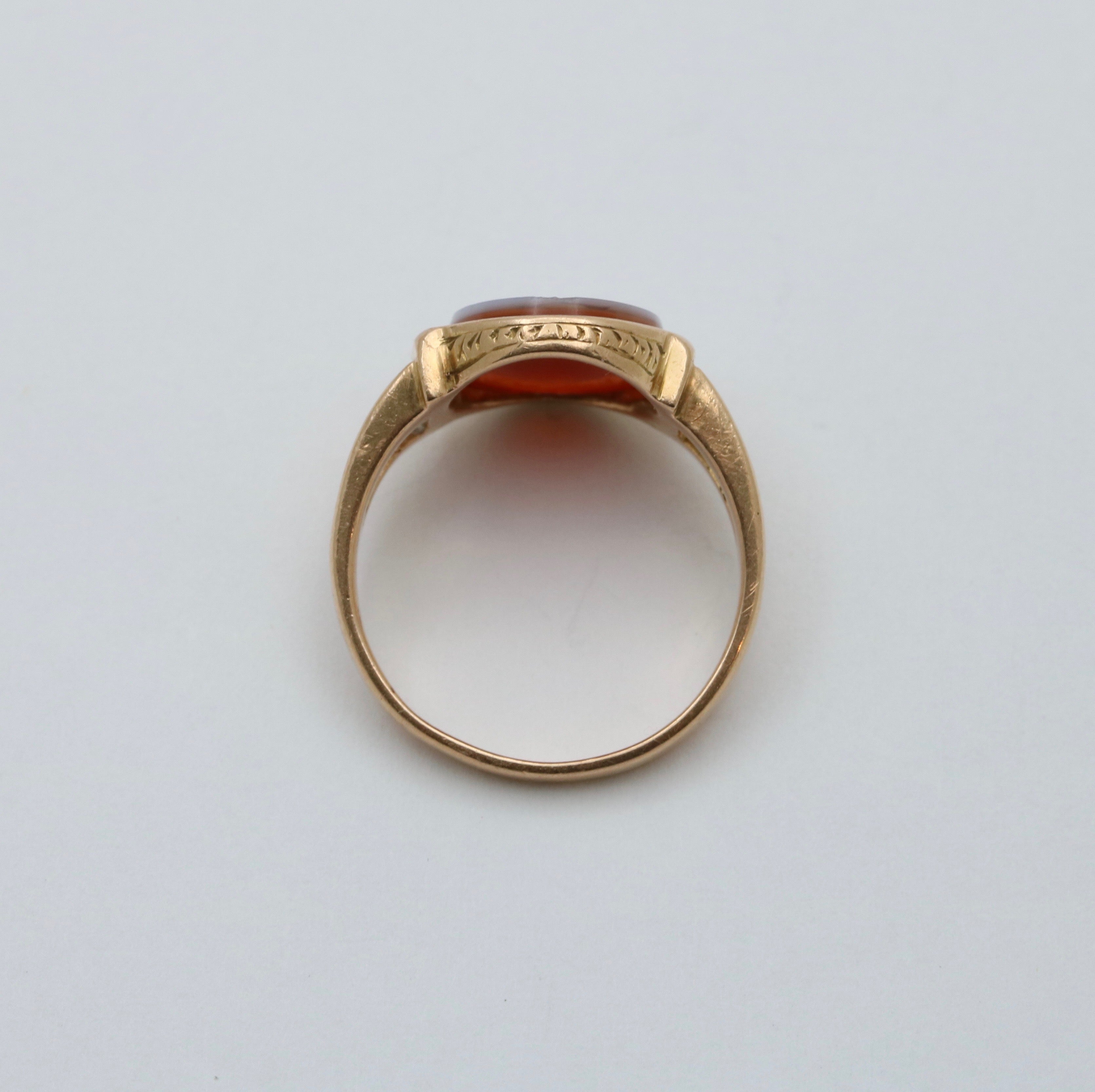 Vintage England 15K Yellow Gold Sardonyx Intaglio Ring