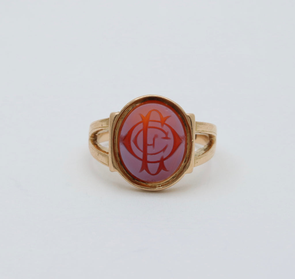 Vintage England 15K Yellow Gold Sardonyx Intaglio Ring