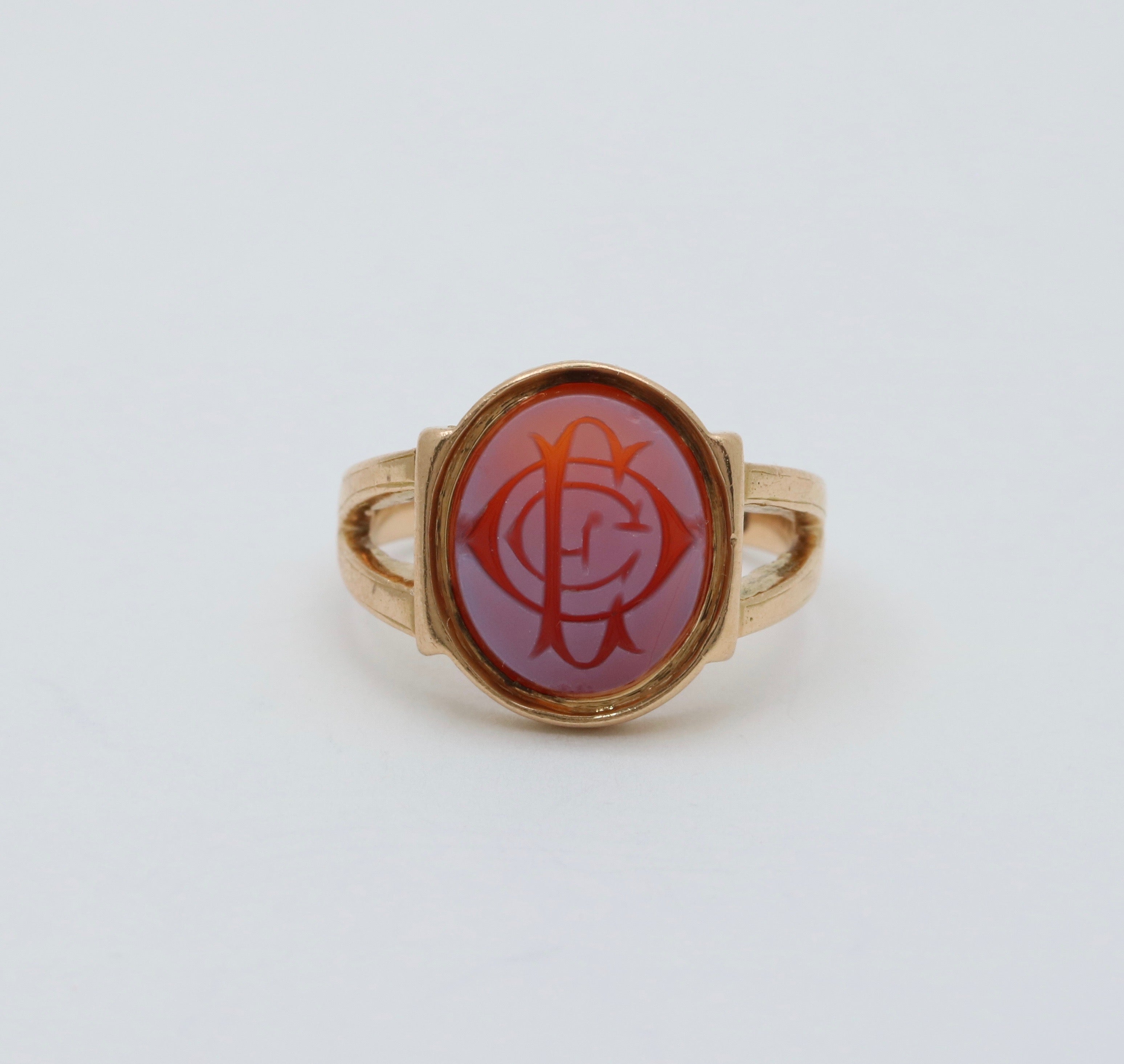 Vintage England 15K Yellow Gold Sardonyx Intaglio Ring