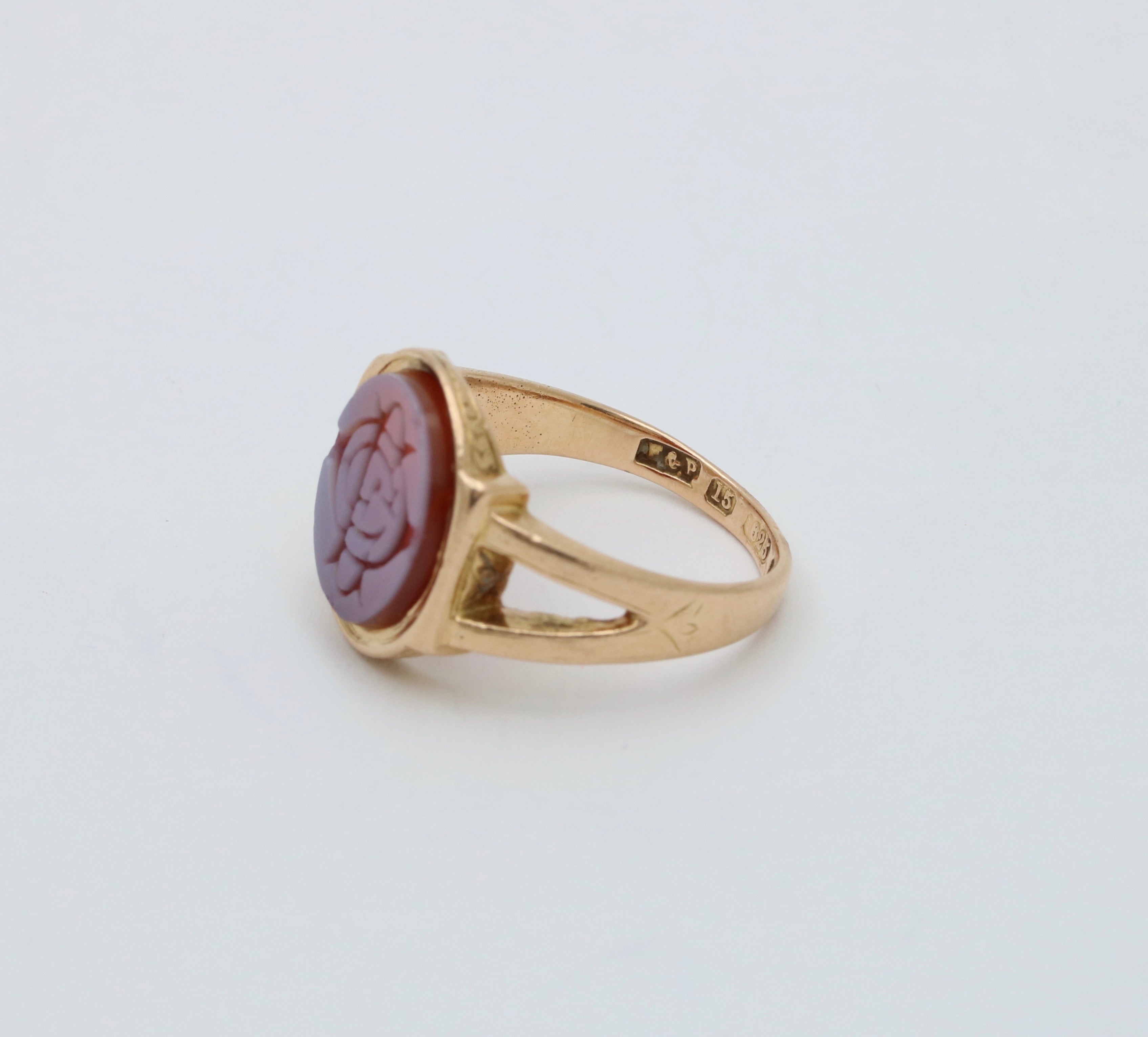 Vintage England 15K Yellow Gold Sardonyx Intaglio Ring