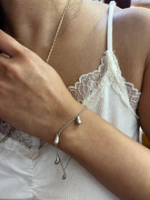 Load image into Gallery viewer, Tiffany &amp; Co Elsa Peretti Five Teardrop Sterling Silver Bracelet
