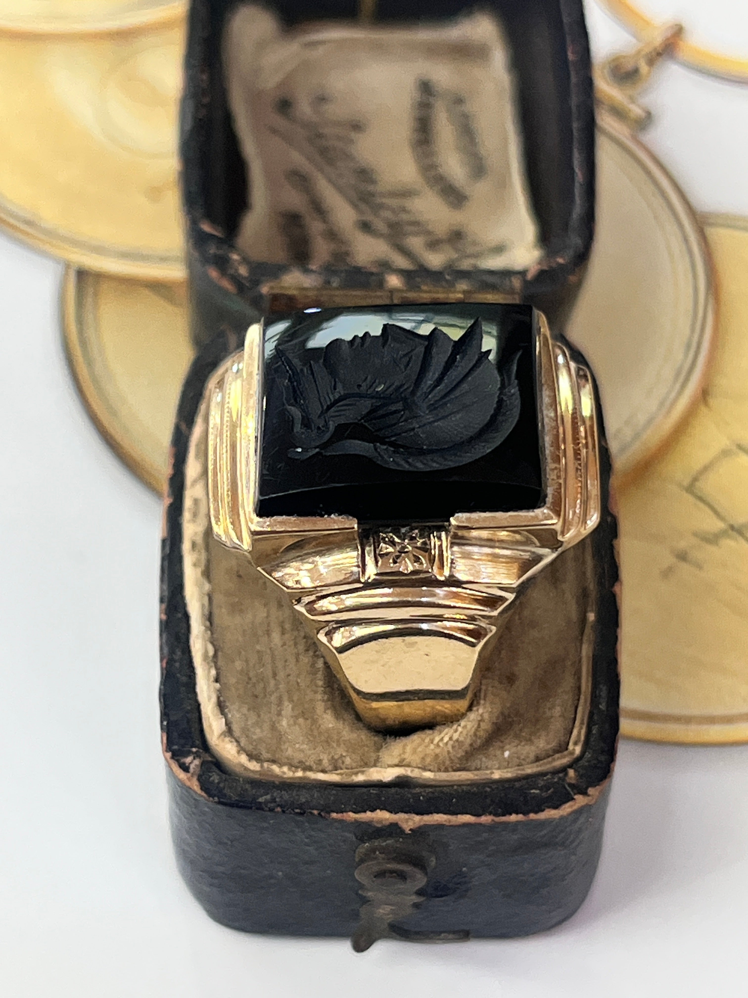 Vintage 10K Yellow Gold Carved Onyx Signet Ring