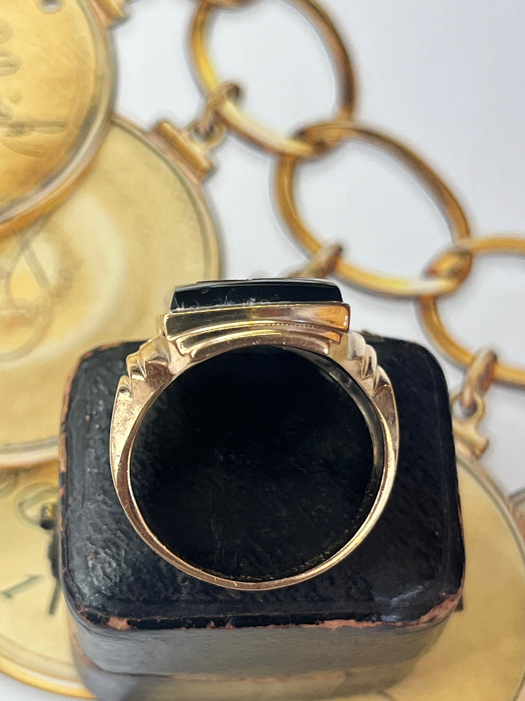 Vintage 10K Yellow Gold Carved Onyx Signet Ring