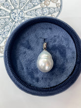 Load image into Gallery viewer, Vintage 14K White Gold Baroque Pearl Pendant.
