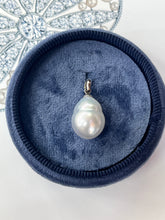 Load image into Gallery viewer, Vintage 14K White Gold Baroque Pearl Pendant.
