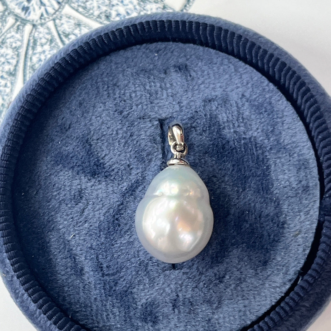 Vintage 14K White Gold Baroque Pearl Pendant.