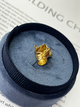 Load image into Gallery viewer, Vintage 14K Yellow Gold Diaper Charm Pendant
