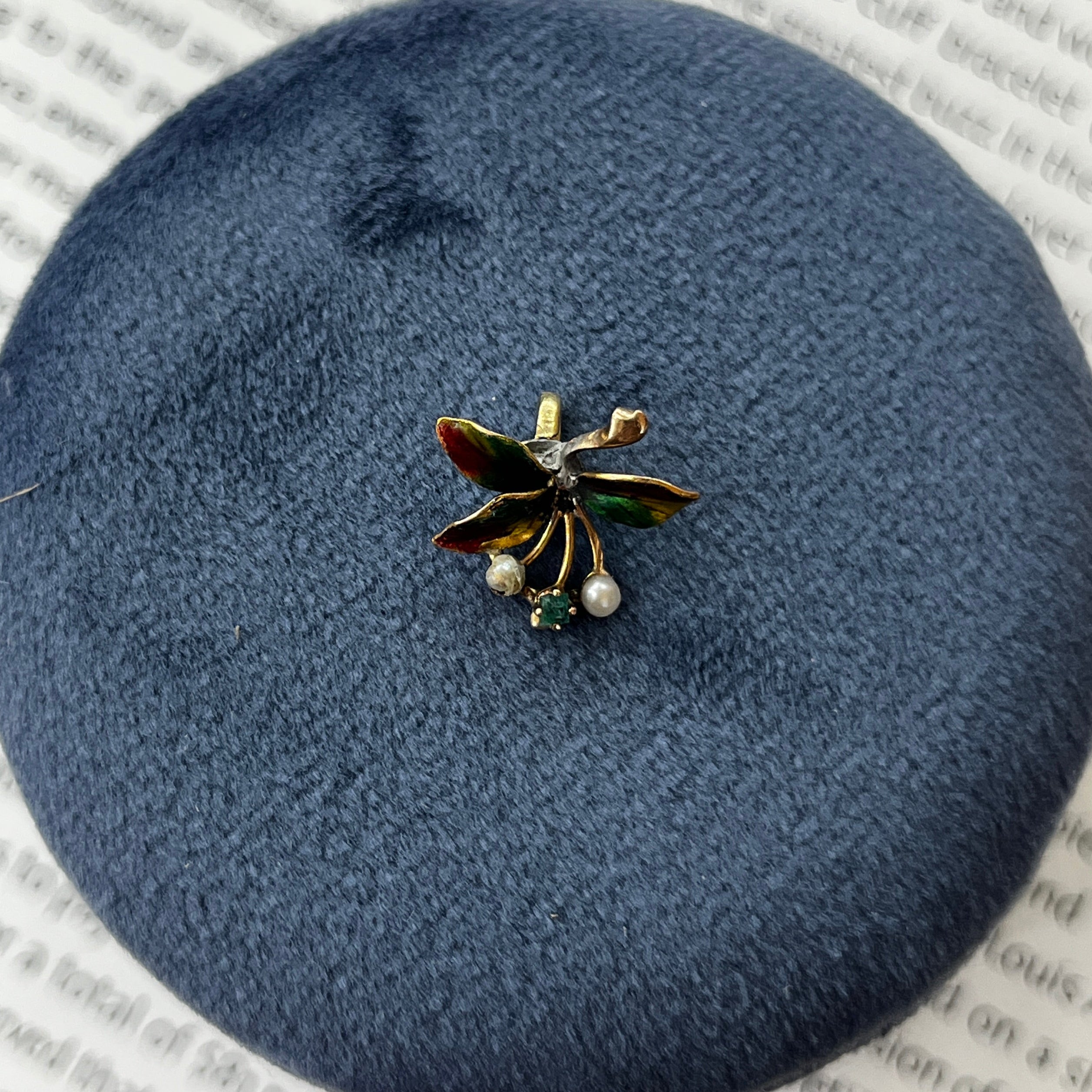 Vintage 14K Yellow Gold Floral Motif Emerald, Pearl & Enamel Charm
