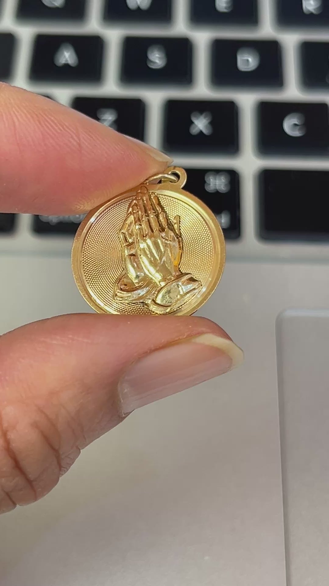 Vintage 14K Yellow Gold  Praying Hand Charm Pendant