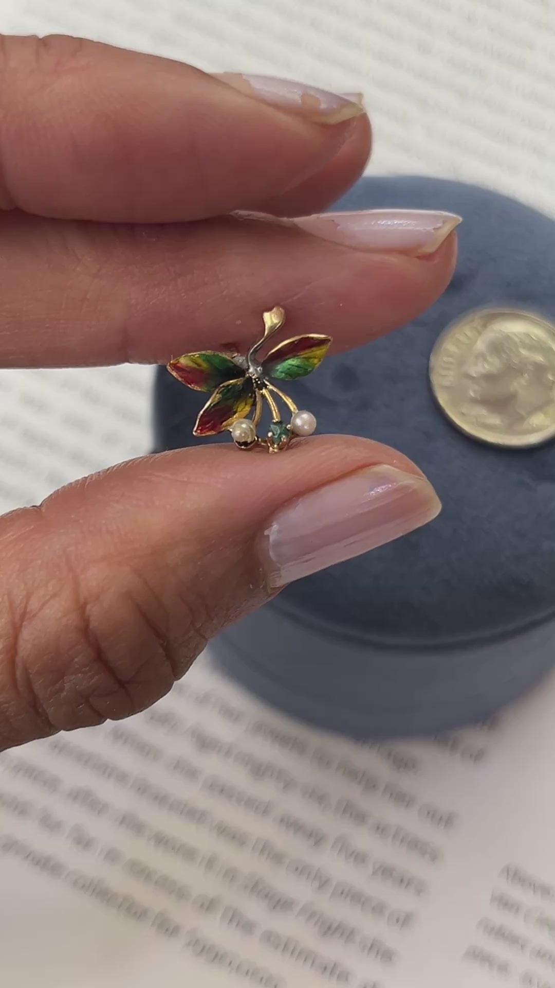 Vintage 14K Yellow Gold Floral Motif Emerald, Pearl & Enamel Charm