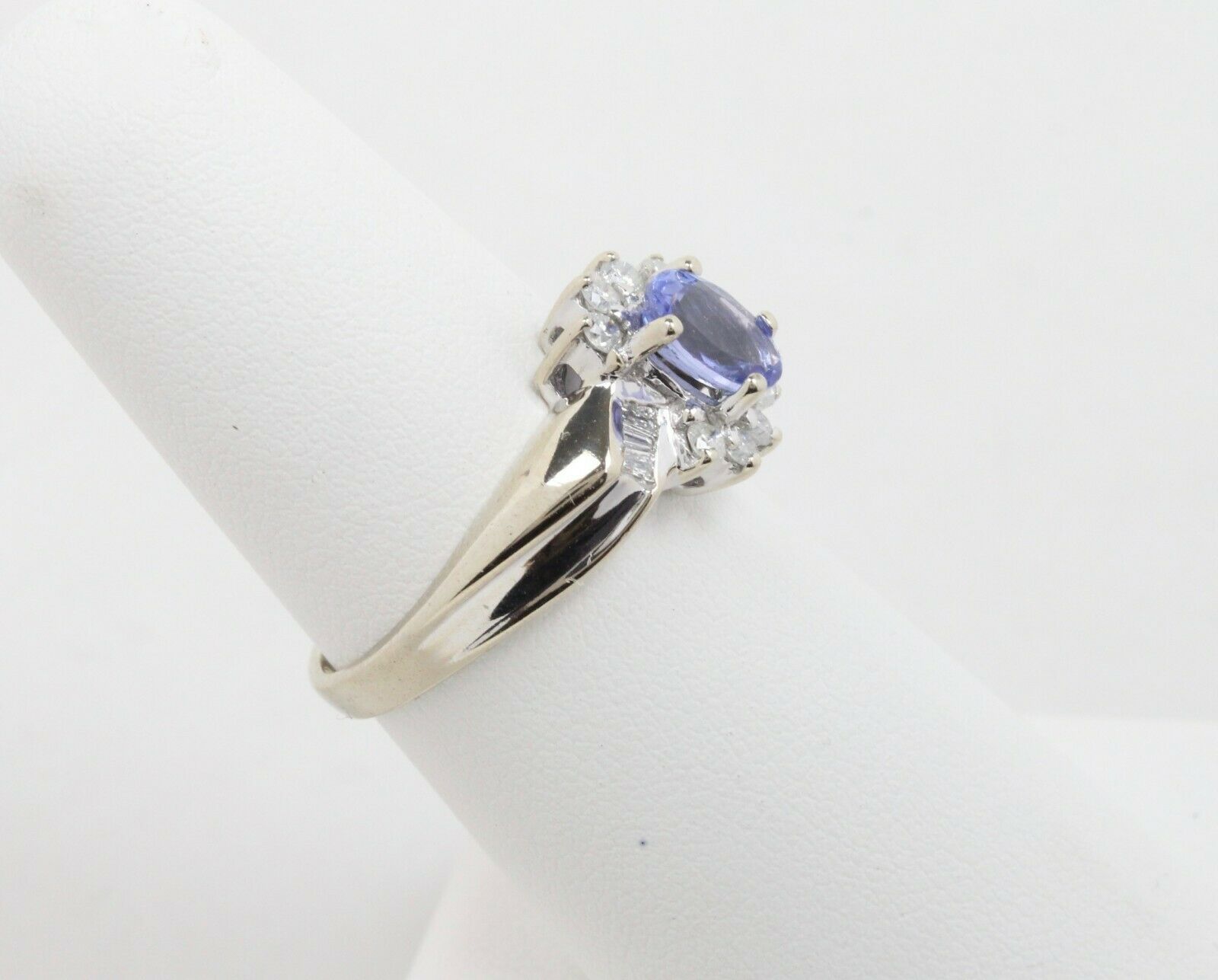 Vintage 14K White Gold Cornflower Blue Sapphire & Diamond Ring