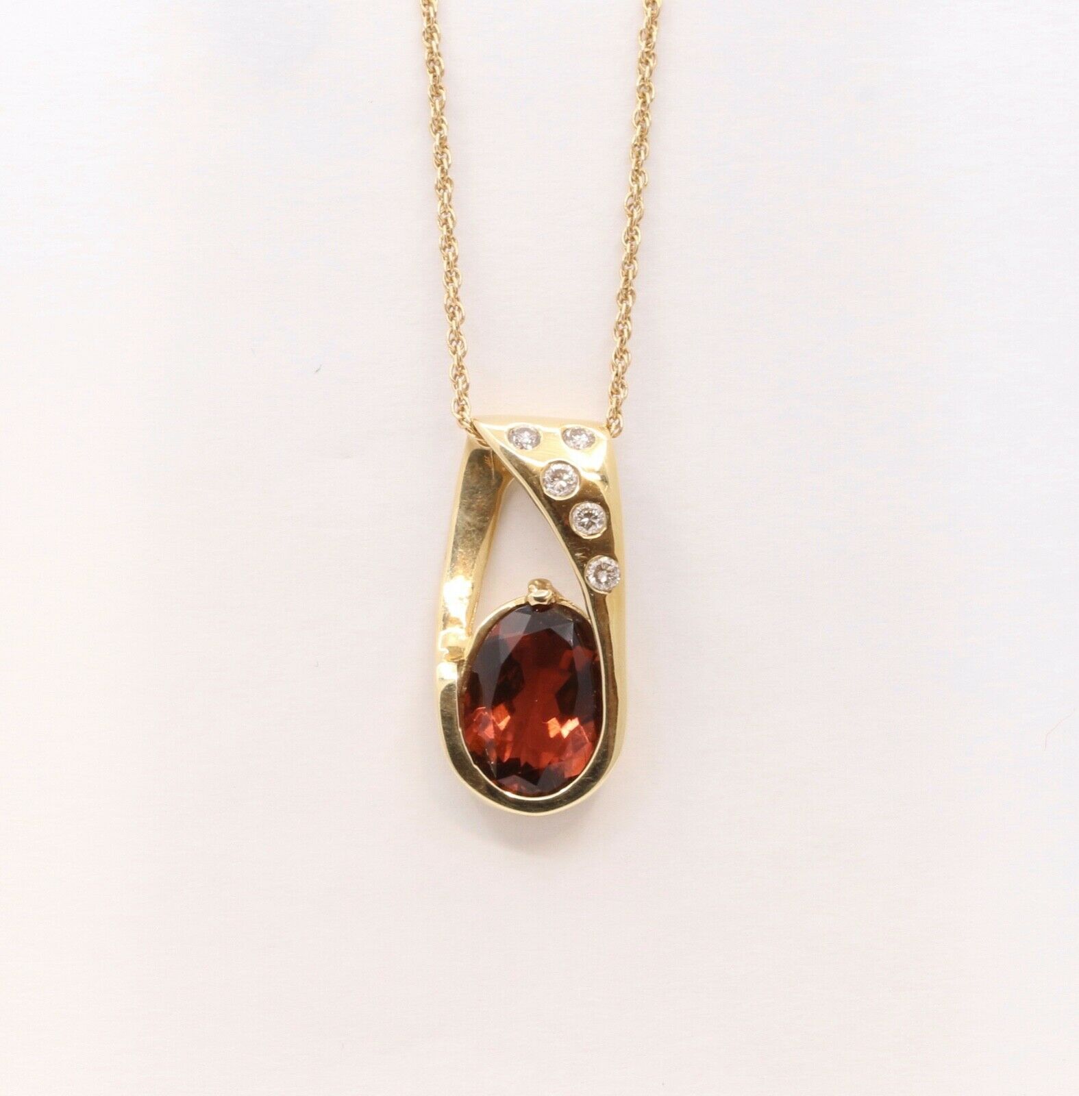 Elegant Tourmaline Diamonds 14K Yellow Gold Pendant and Chain
