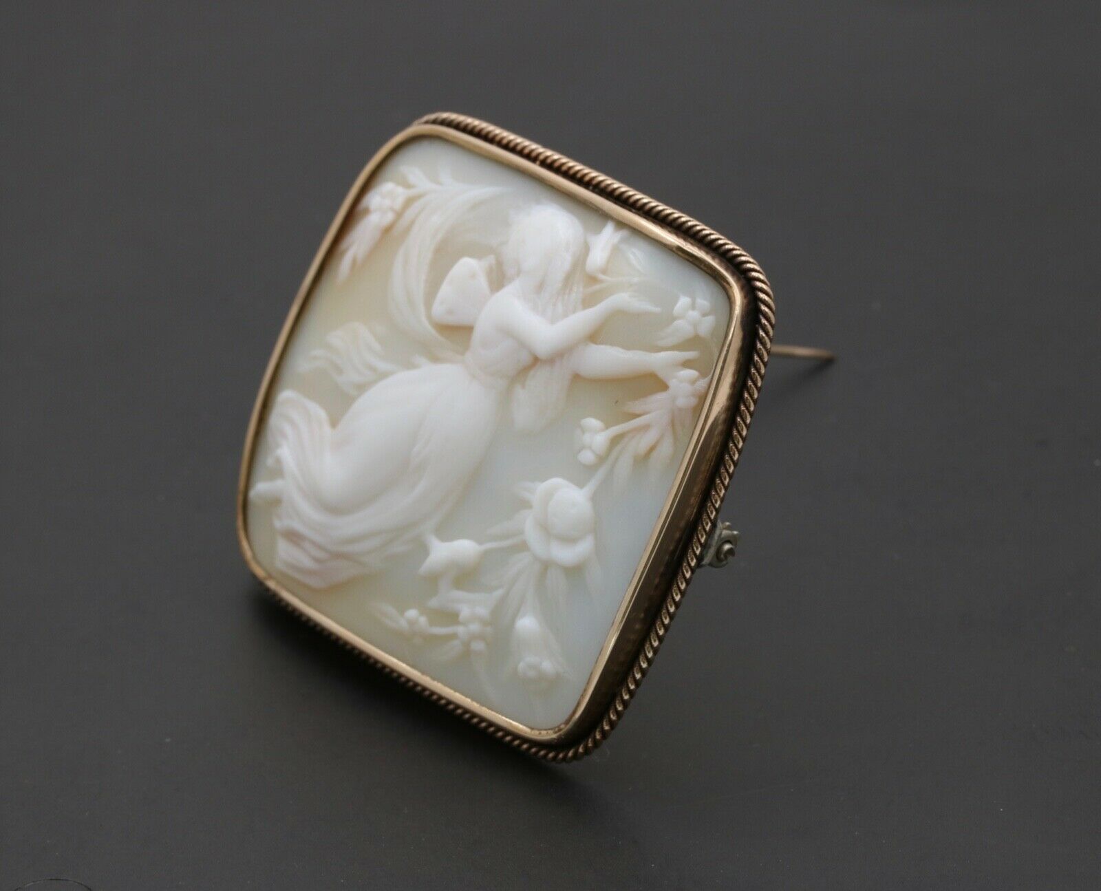 Vintage Large 14K Yellow Gold Fairy Tail or Dancing Woman Shell Cameo Brooch