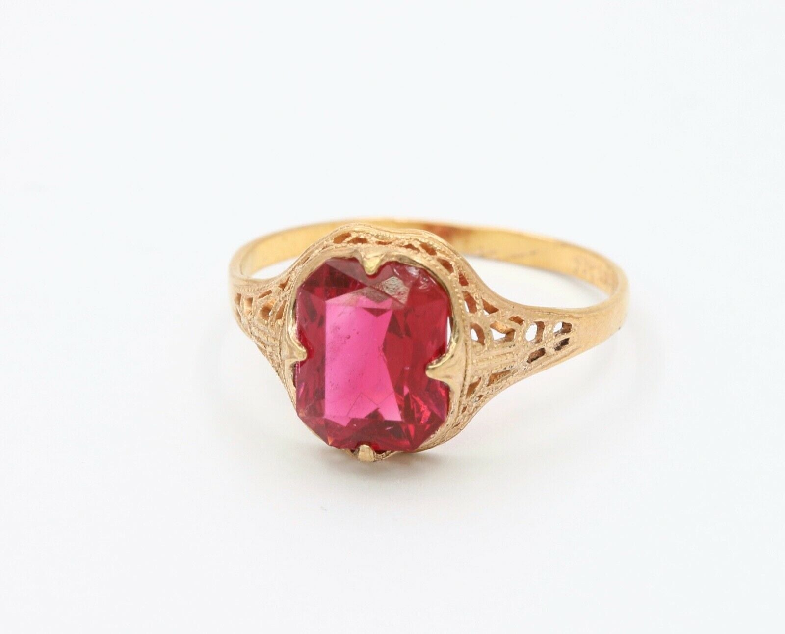 Edwardian Ladies 14K Yellow Gold Synthetic Ruby Ring