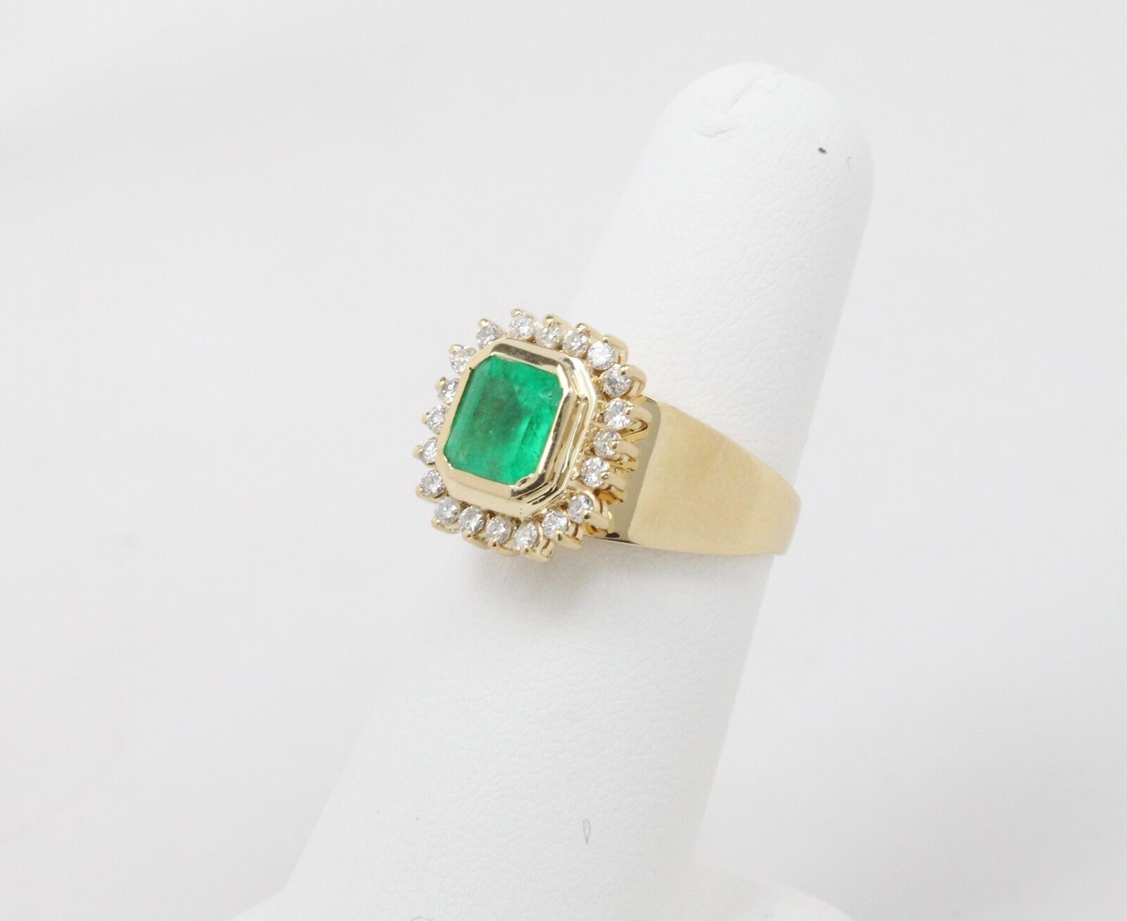 Vintage 14K Yellow Gold Emerald & Diamonds Cocktail Ring