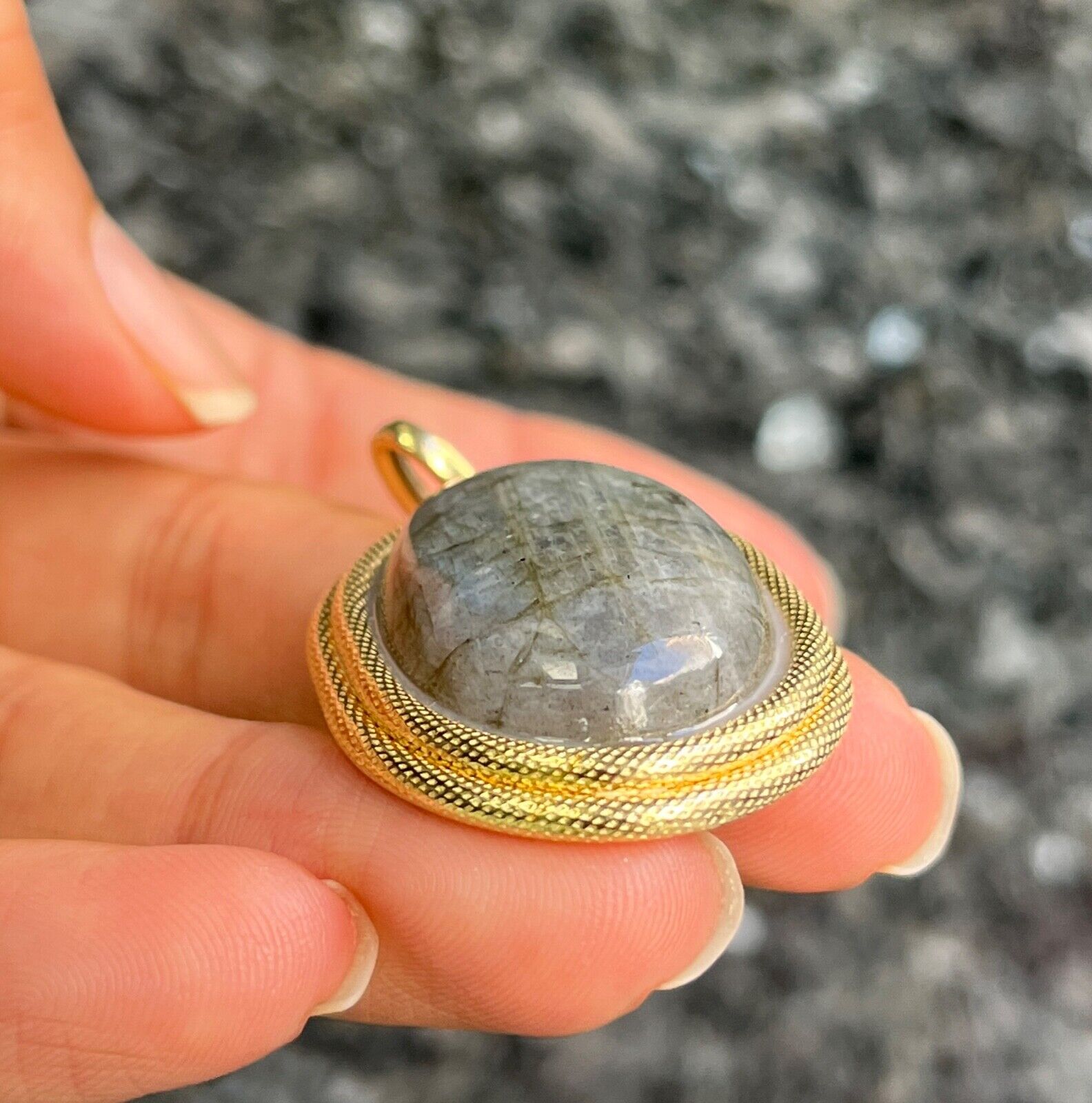 Vintage 18K Gold Labradorite Italian Pendant