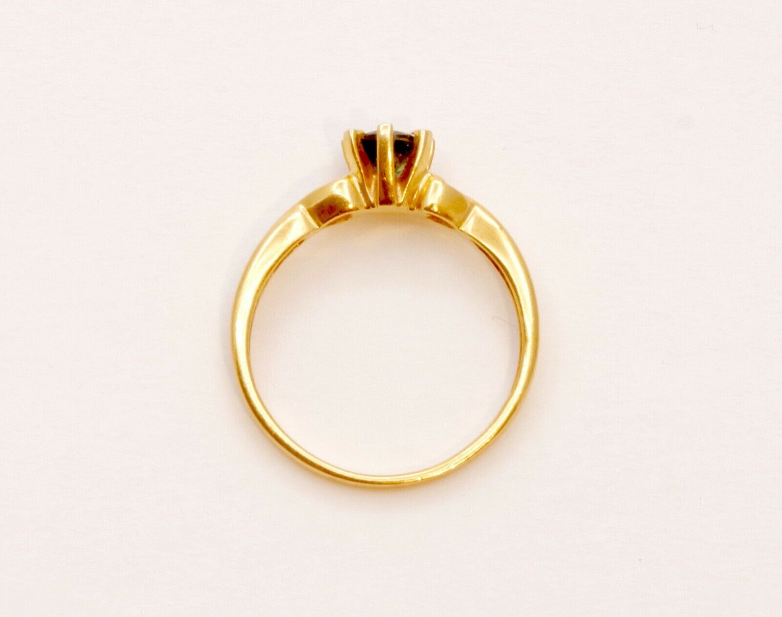 Vintage Ladies Solitaire Blue Sapphire 18K Yellow Gold Ring