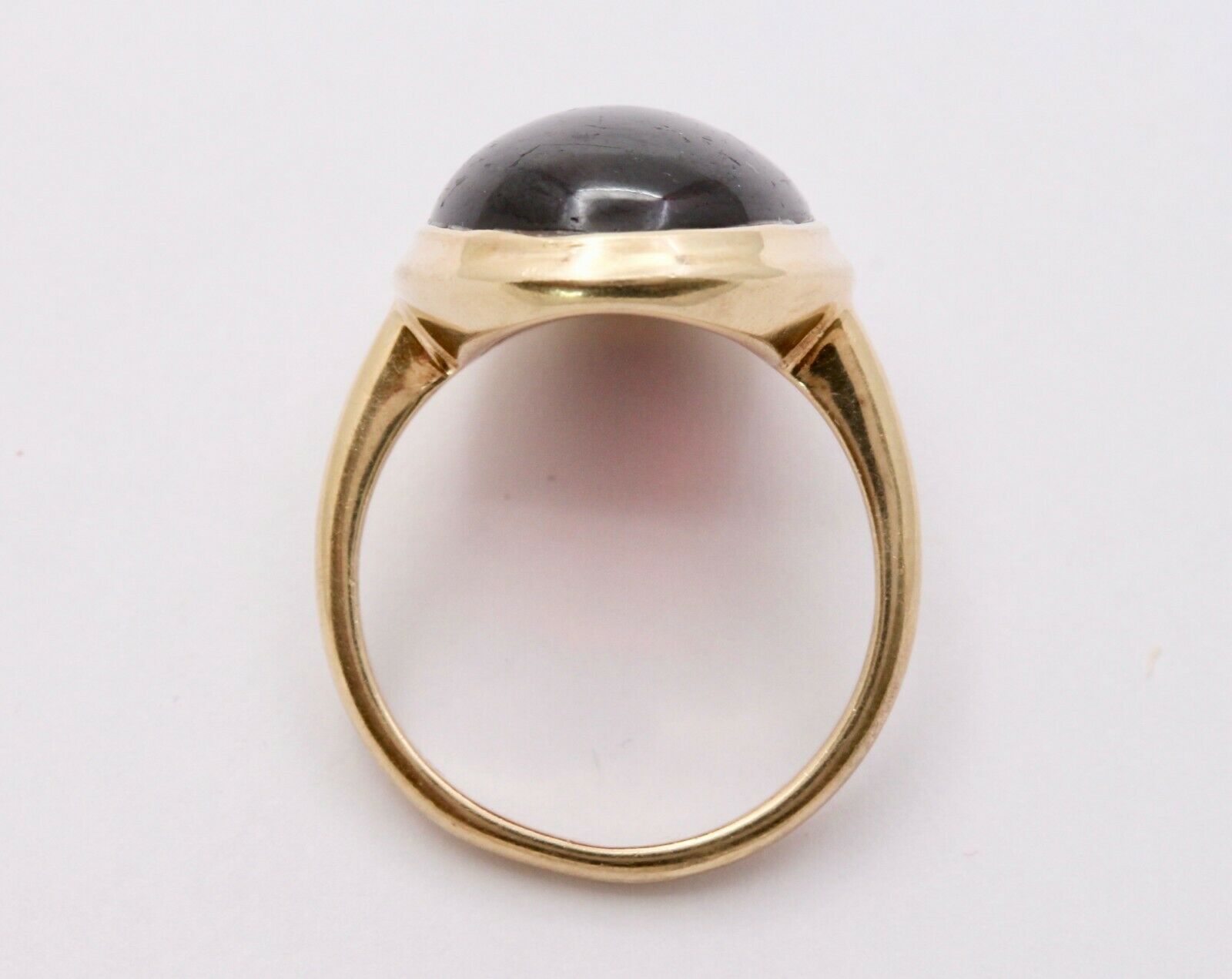 Vintage 14K Yellow Gold Natural Red Garnet Cabochon Ring