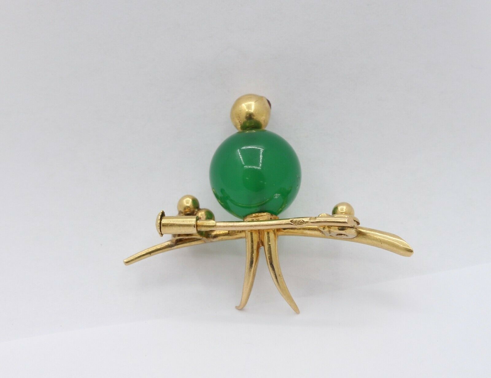 Vintage 14K Yellow Gold Chalcedony Bird Brooch