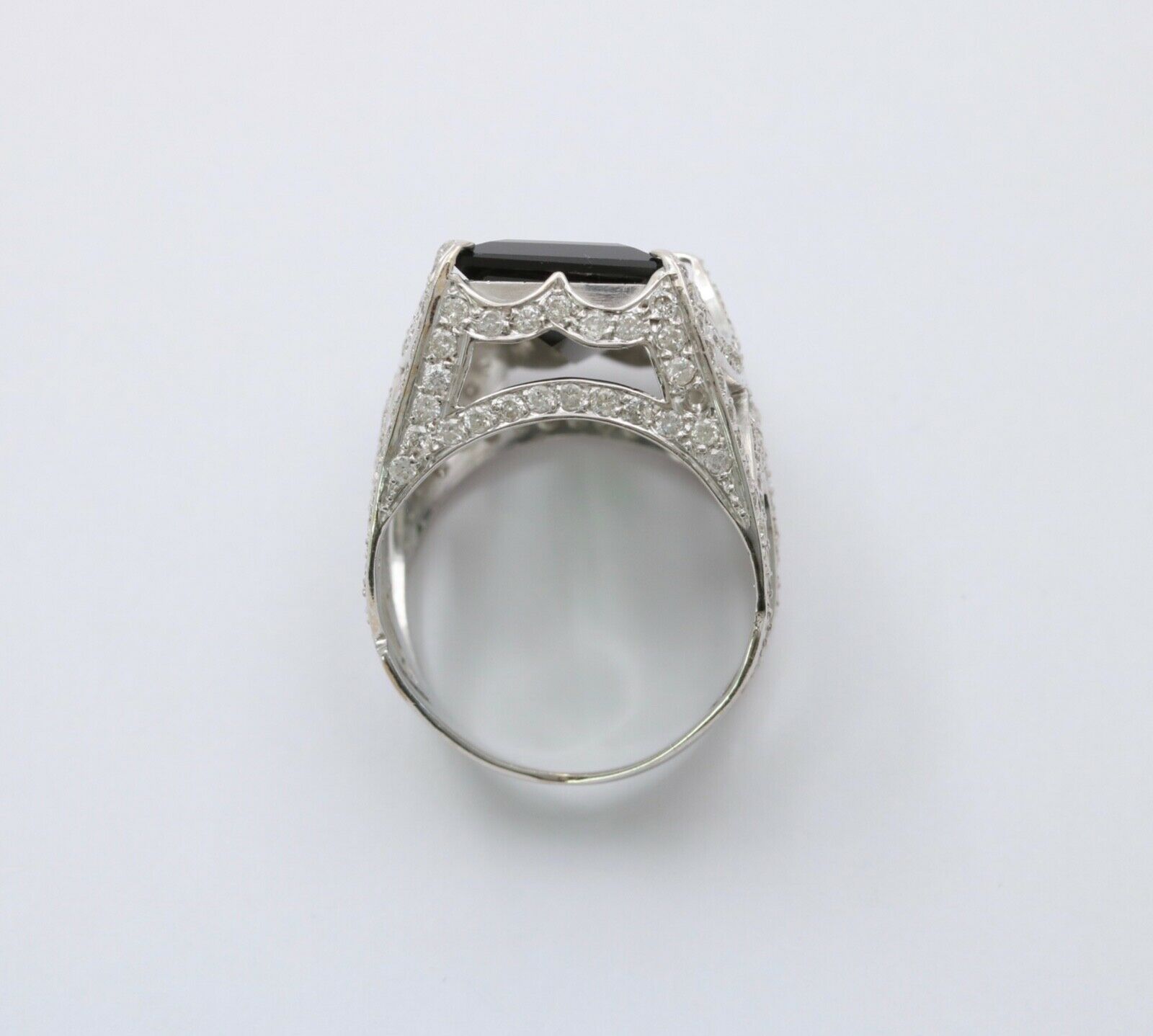 Vintage Elegant Green Tourmaline Diamonds 18K White Gold Ring